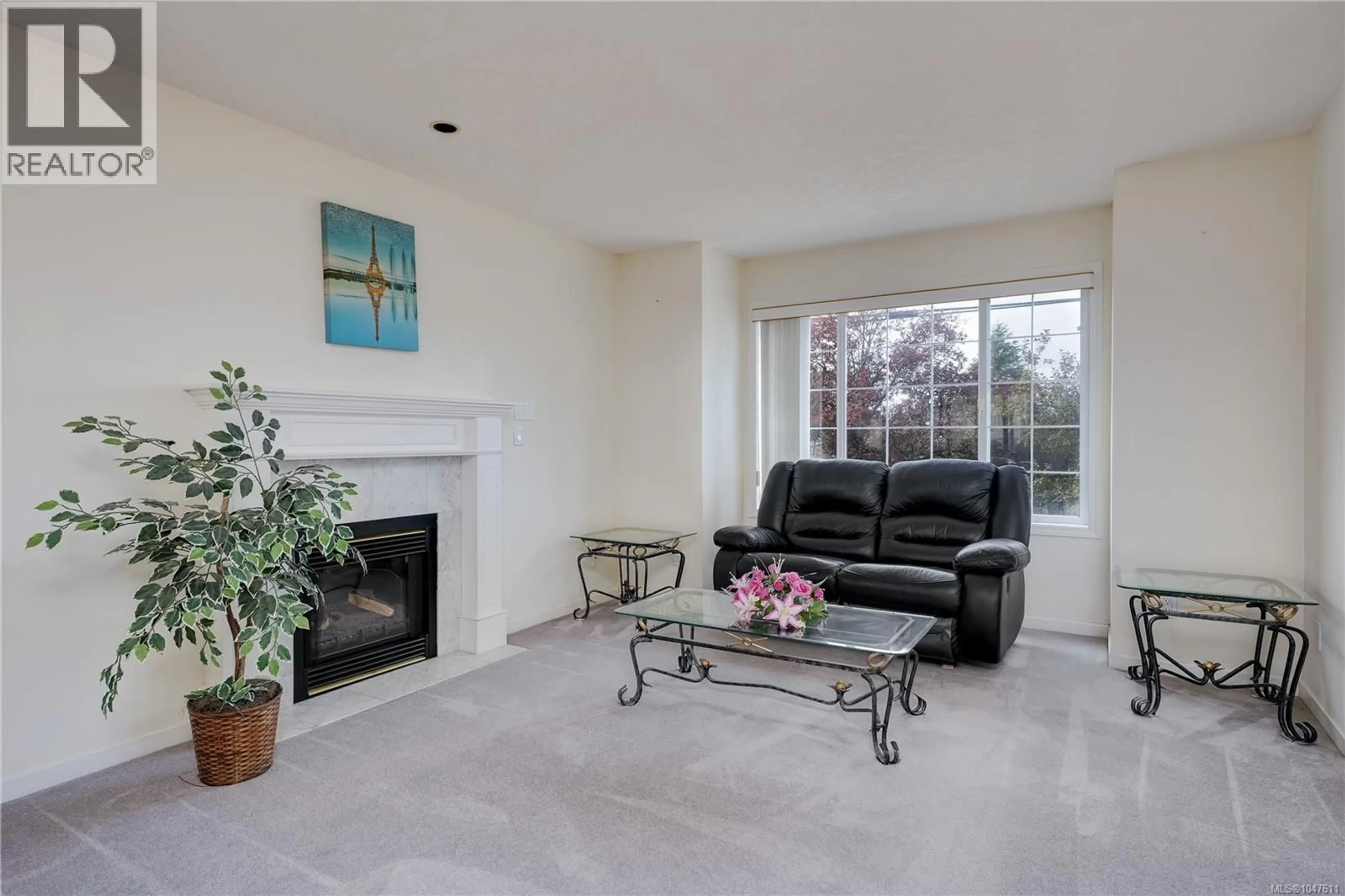 Living room with furniture, unknown for 4005 GORDON HEAD ROAD, Saanich British Columbia V8N3X4