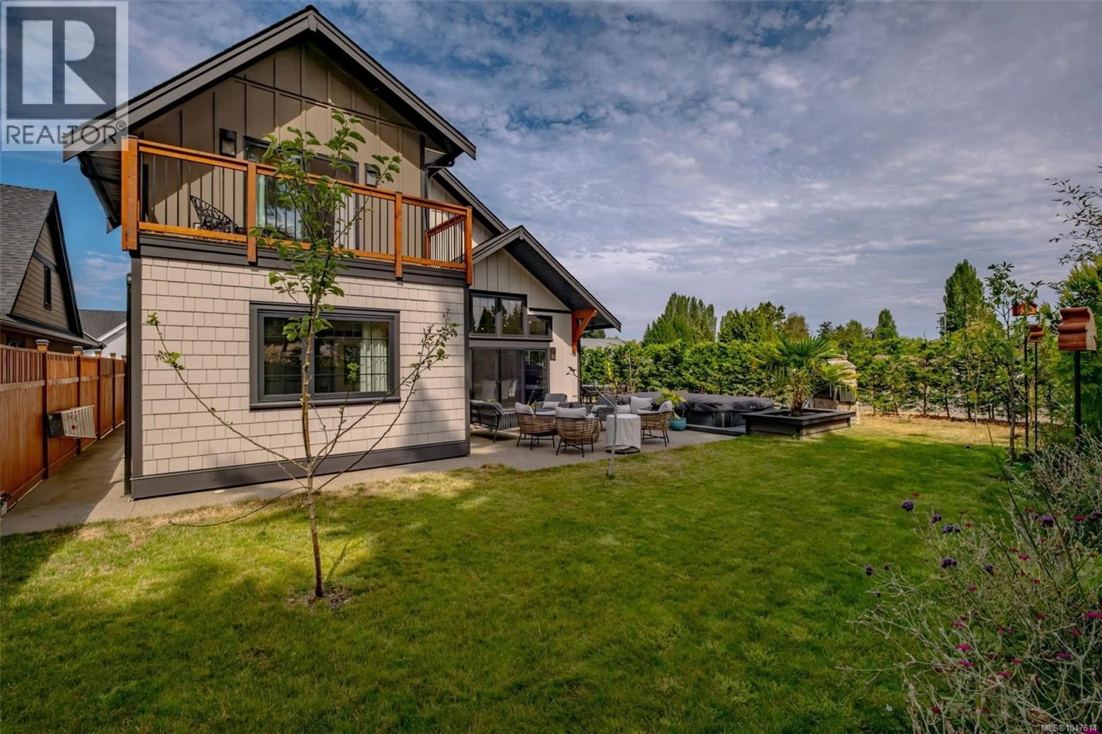 Patio, mountain view for 492 COTTAGE DRIVE, Qualicum Beach British Columbia V9K2T3