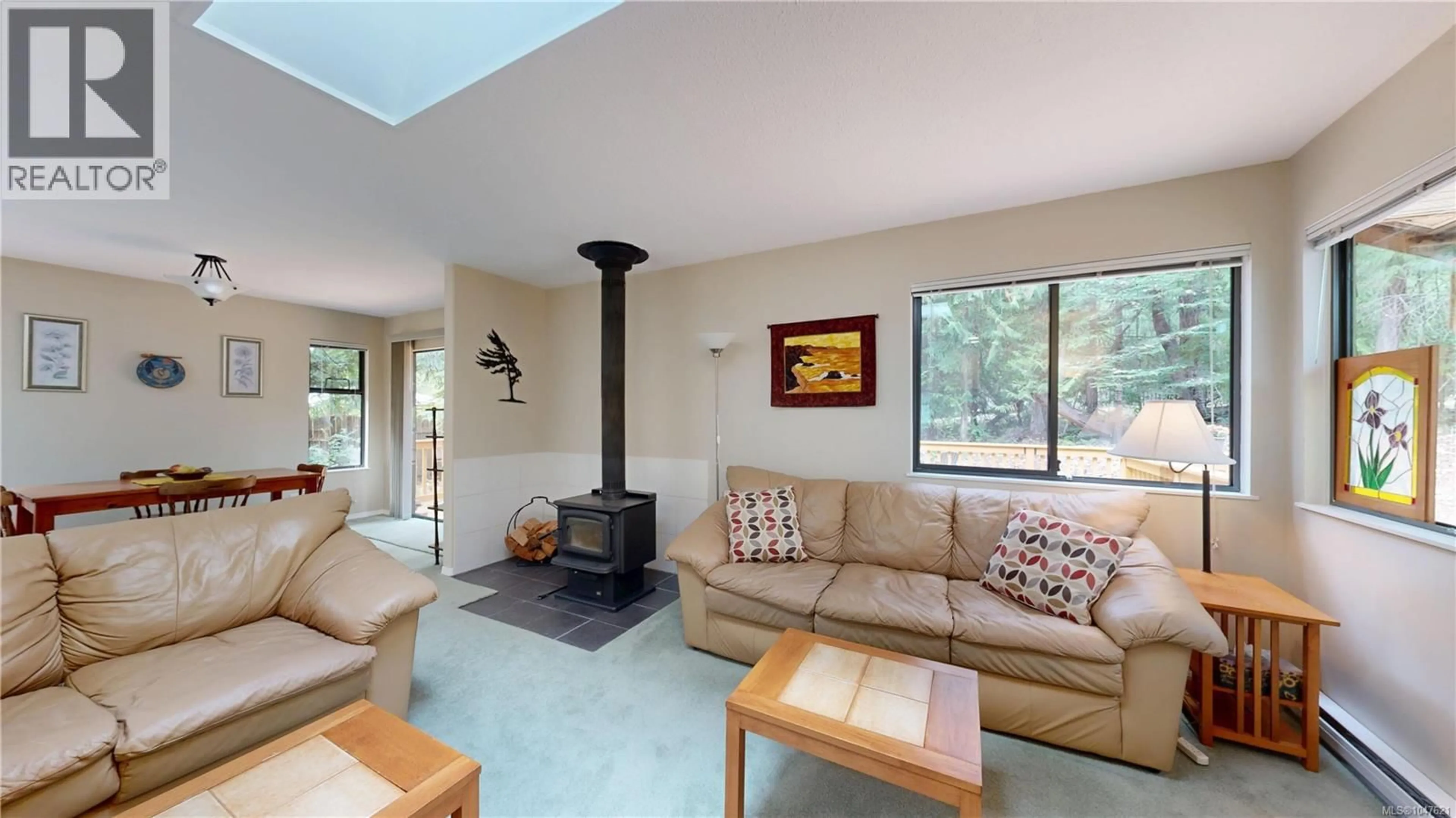 Living room with furniture, unknown for 920 CARMEN CRESCENT, Gabriola Island British Columbia V0R1X2