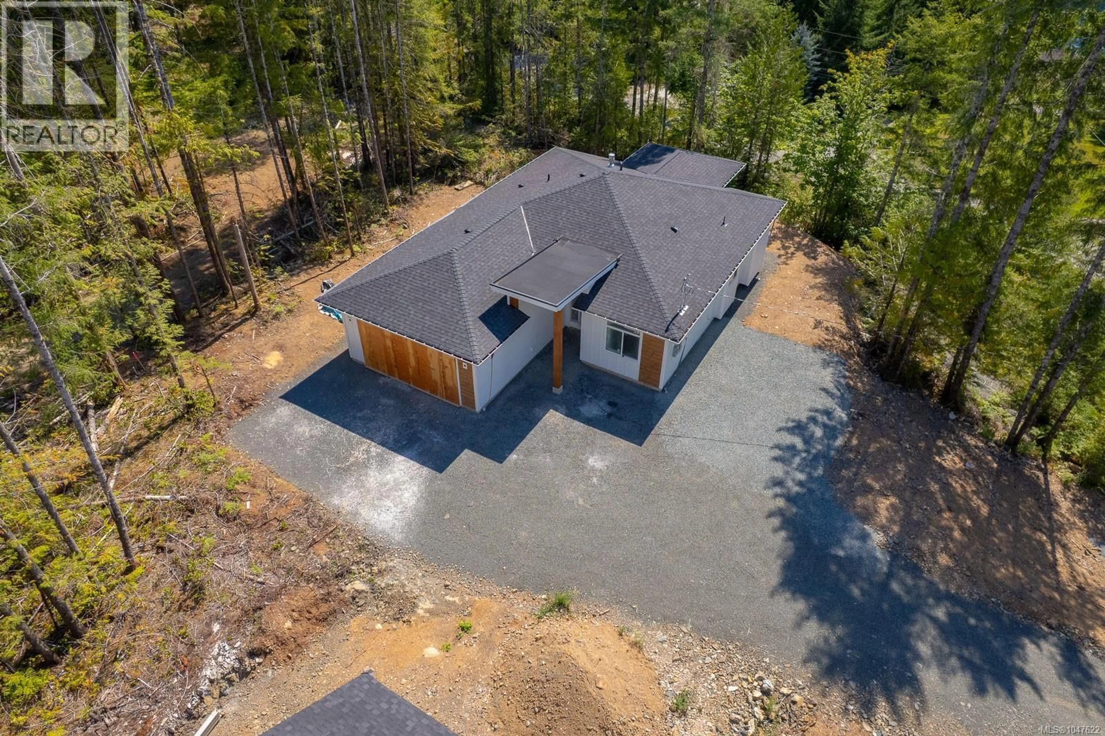 A pic from outside/outdoor area/front of a property/back of a property/a pic from drone, unknown for 8423 SANDER DRIVE, Port Alberni British Columbia V9Y9E3