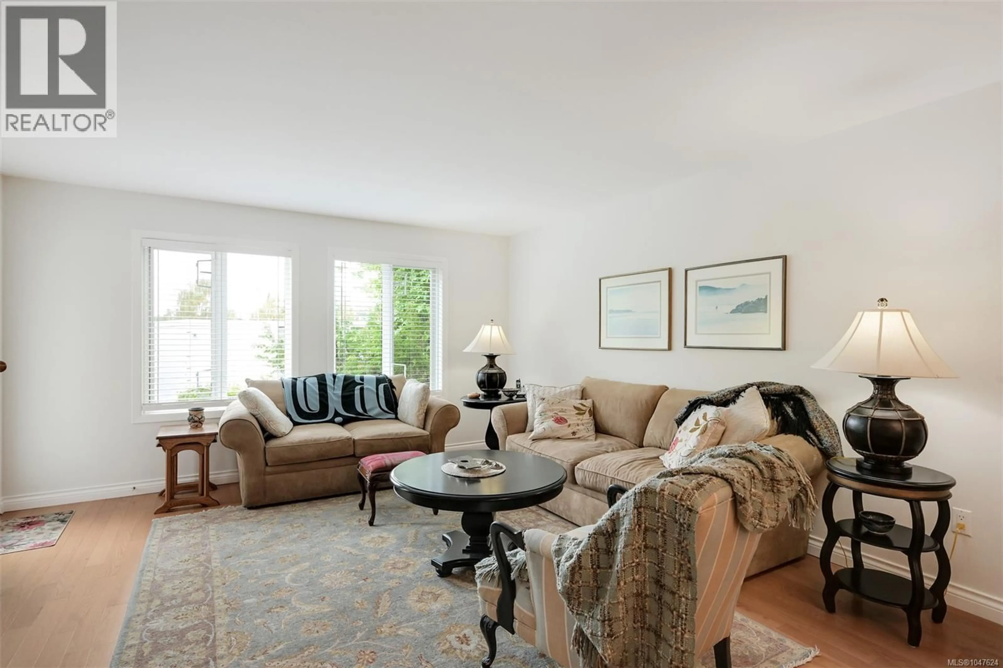 Living room with furniture, unknown for 203 - 1477 YALE STREET, Oak Bay British Columbia V8S4R3