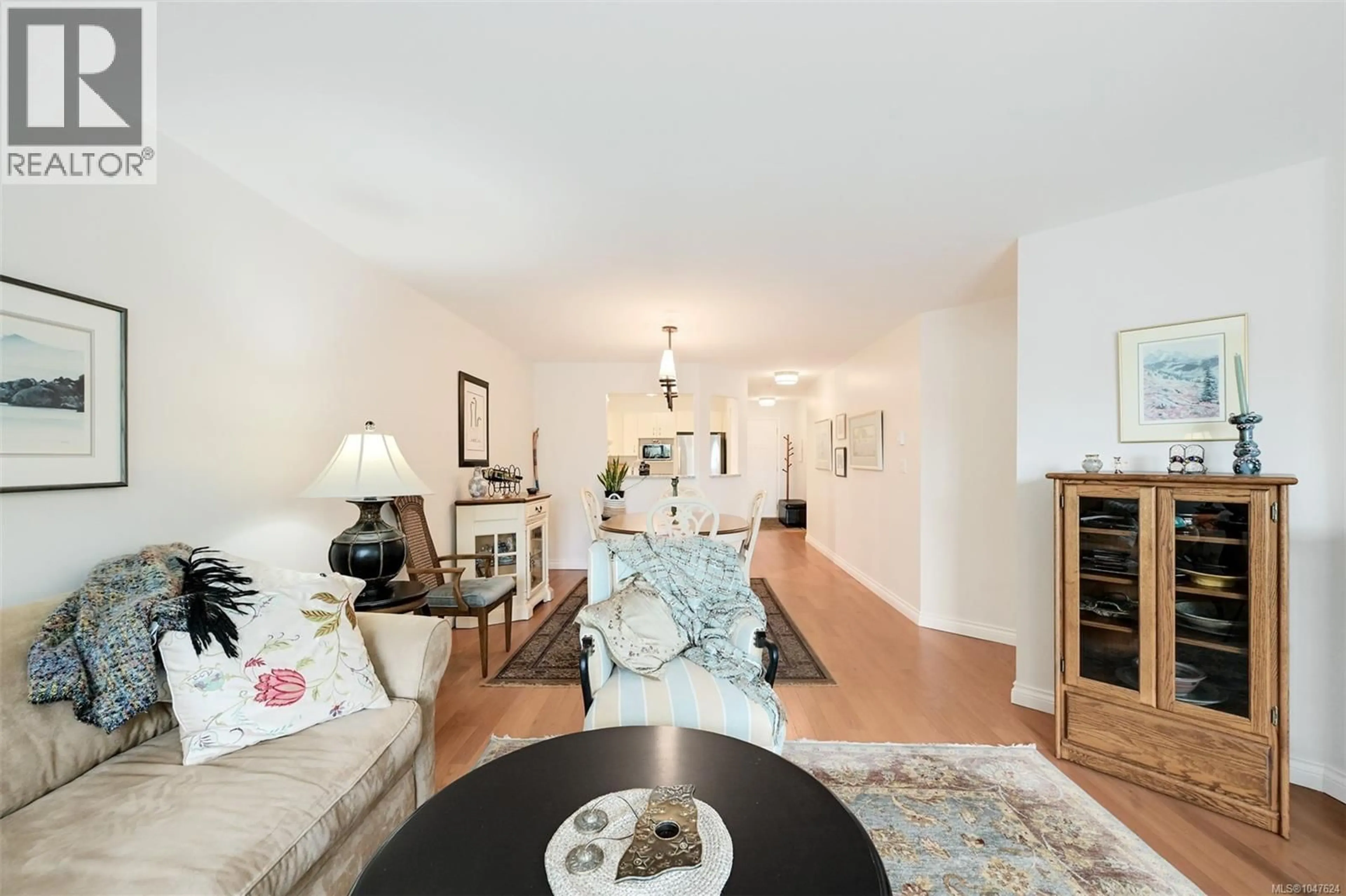 Living room with furniture, unknown for 203 - 1477 YALE STREET, Oak Bay British Columbia V8S4R3