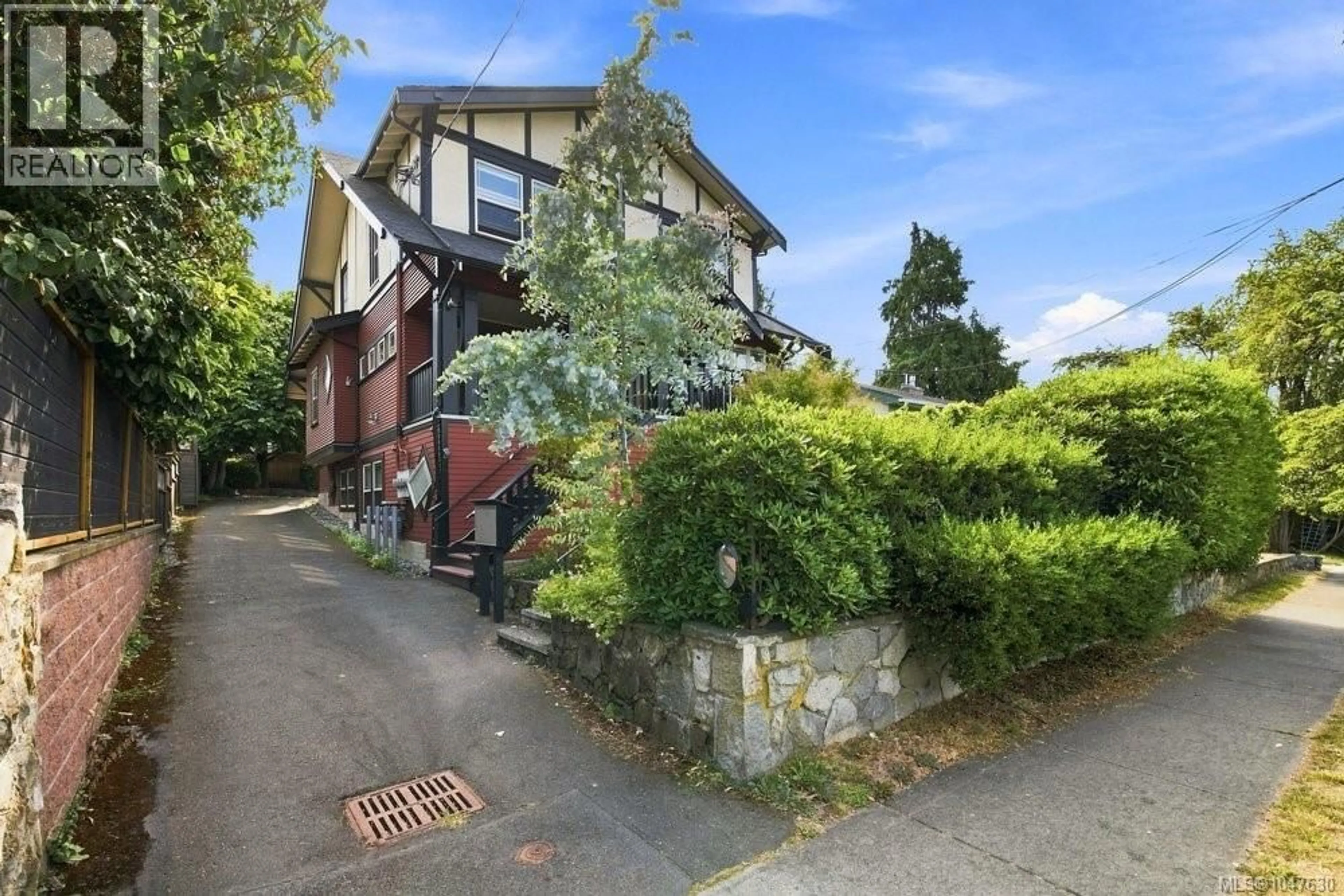 Unknown for 2 - 307 MOSS STREET, Victoria British Columbia V8V4M7
