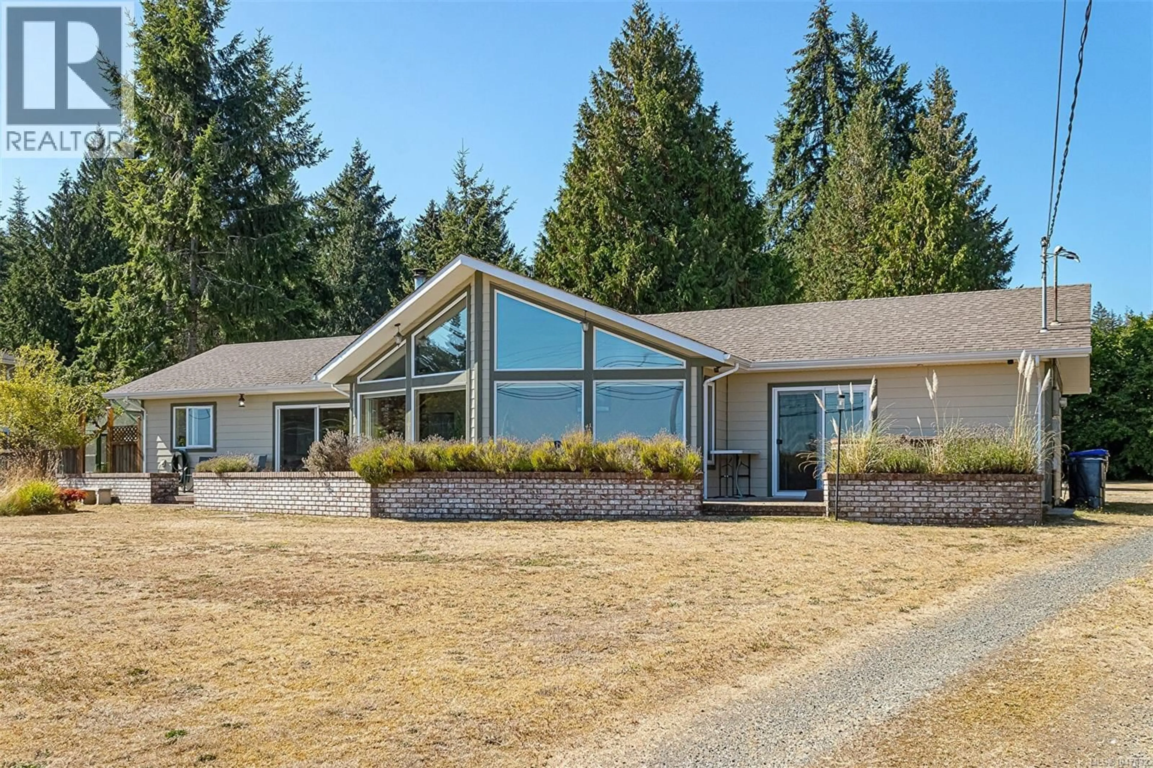 Home with vinyl exterior material, mountain view for 6780 ISLAND HIGHWAY WEST, Bowser British Columbia V0R1G0