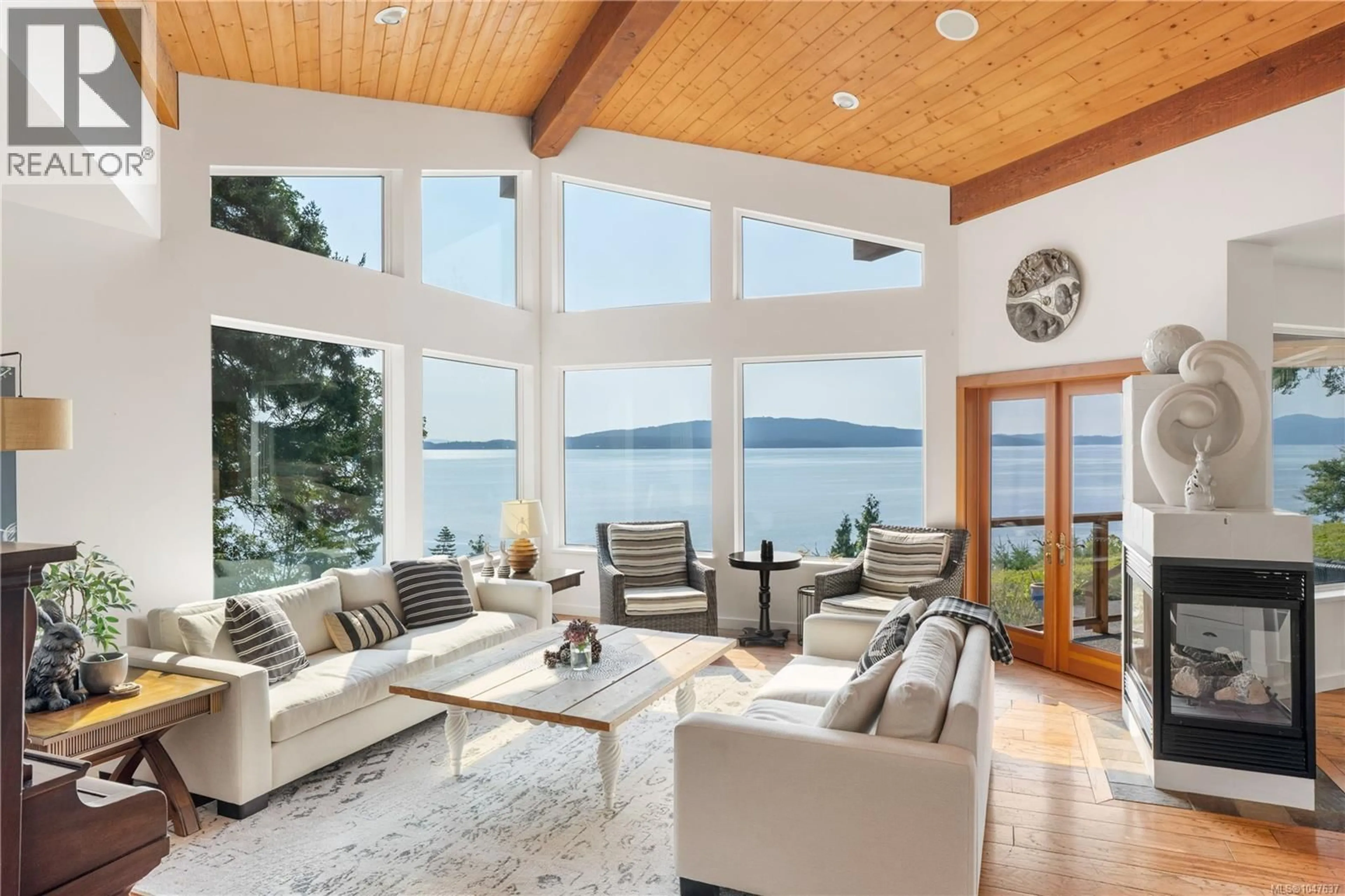 Living room with furniture, unknown for 466 MEREDITH ROAD, Mill Bay British Columbia V0R2P3