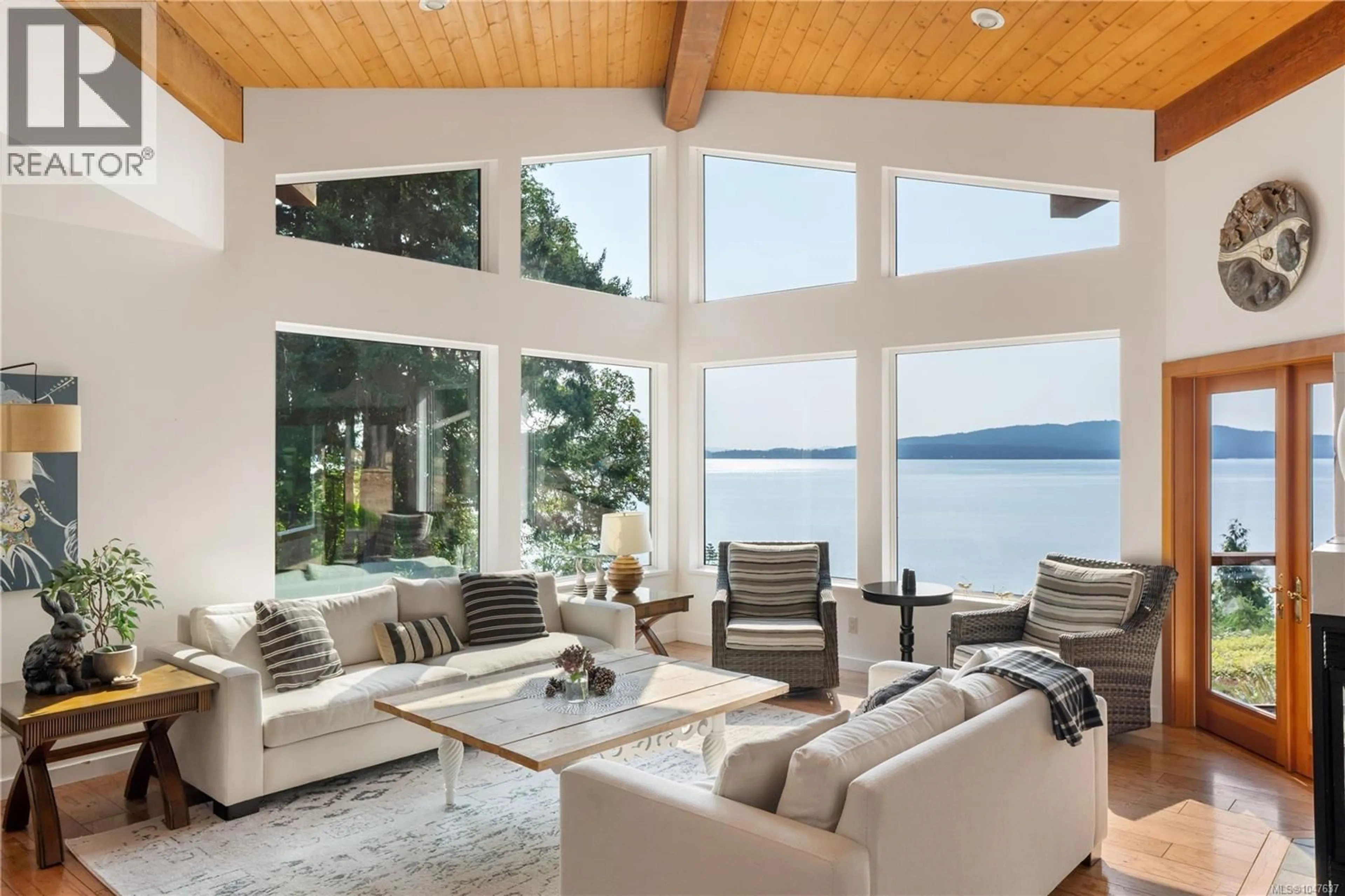 Living room with furniture, unknown for 466 MEREDITH ROAD, Mill Bay British Columbia V0R2P3
