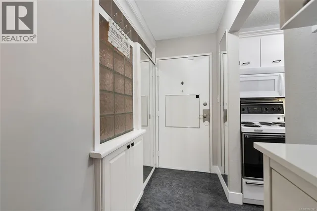214 - 848 ESQUIMALT ROAD, Esquimalt 4
