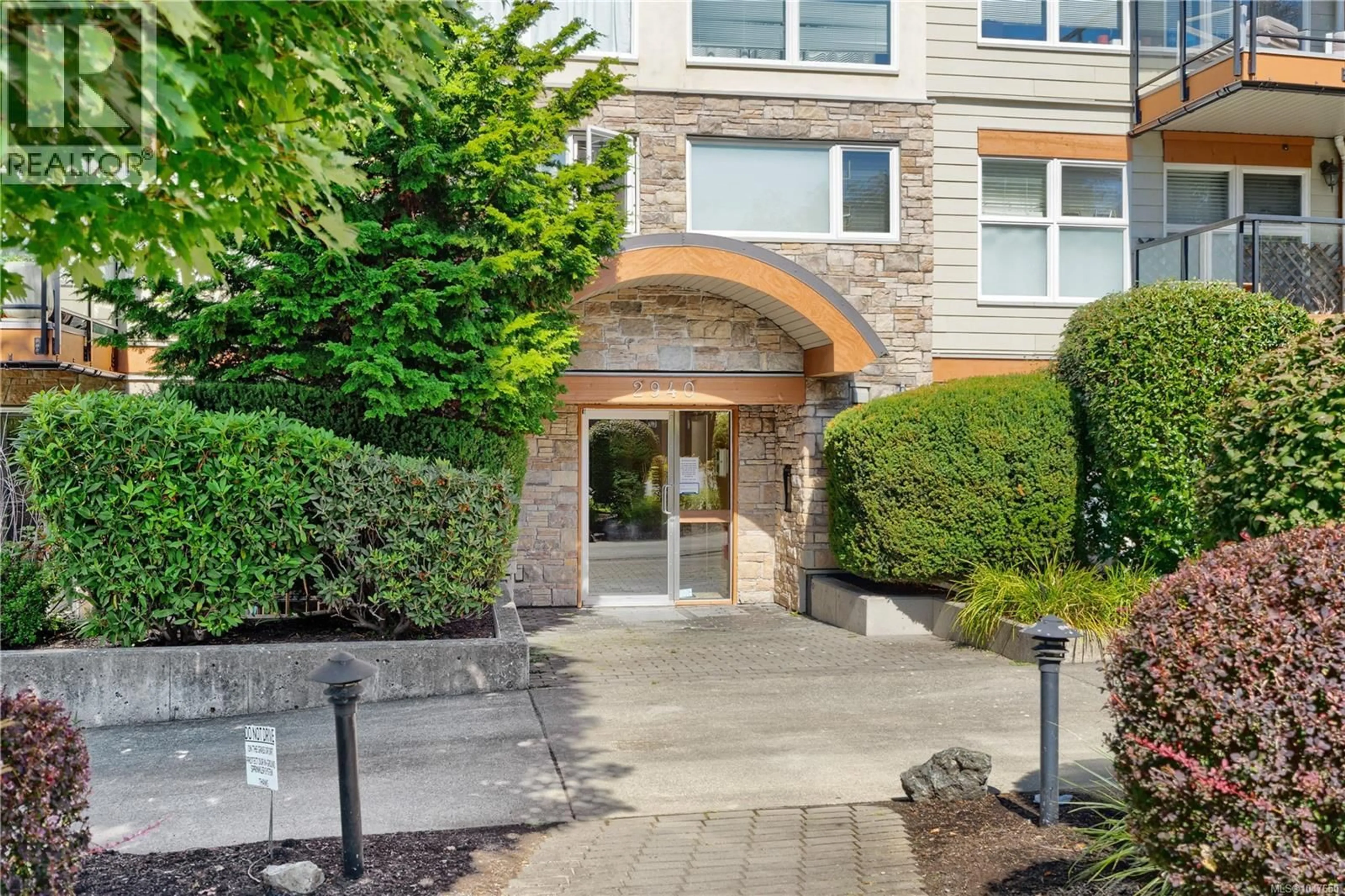 Unknown for 304 - 2940 HARRIET ROAD, Saanich British Columbia V8N1A1