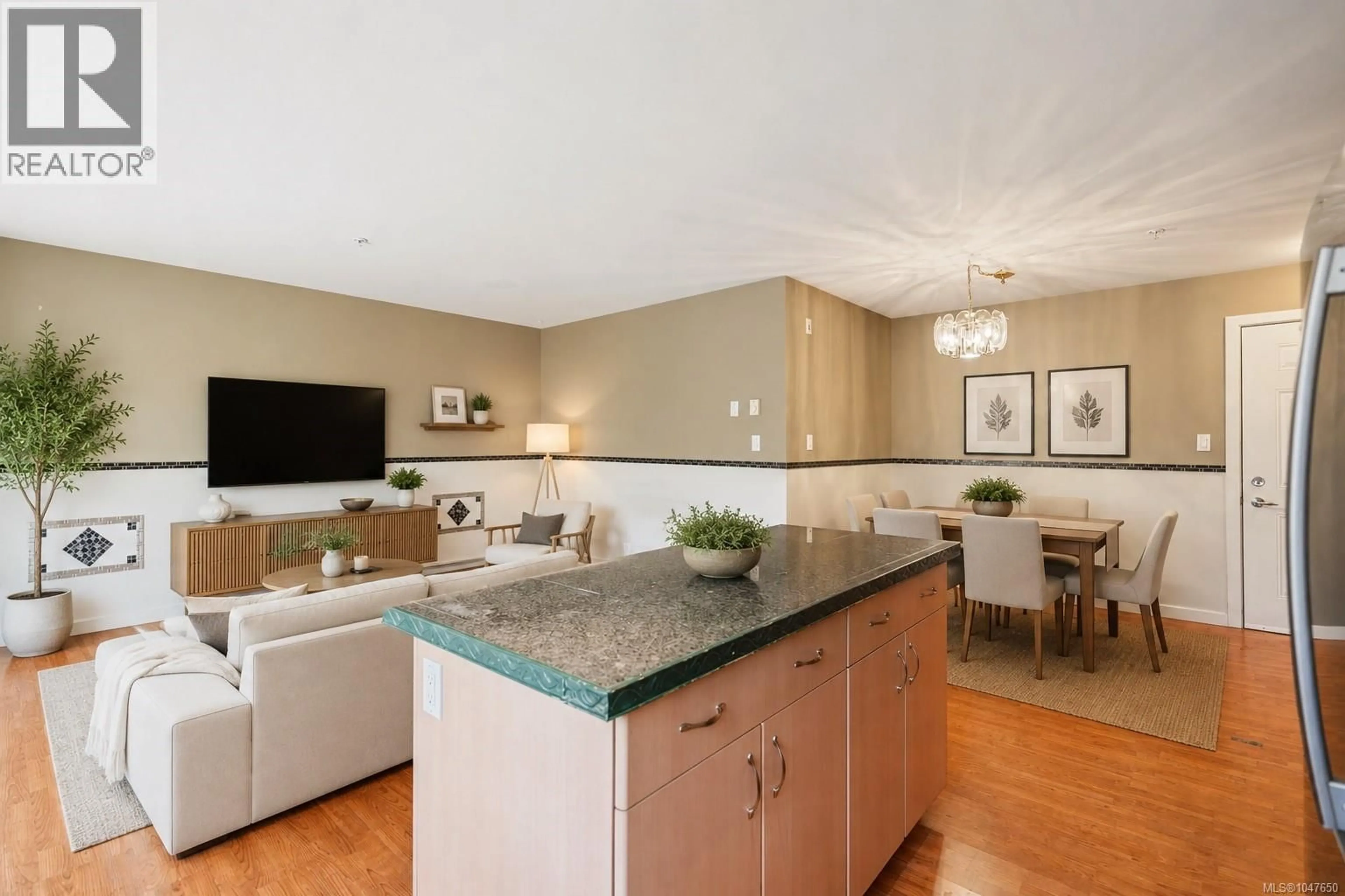 Open concept kitchen, unknown for 304 - 2940 HARRIET ROAD, Saanich British Columbia V8N1A1