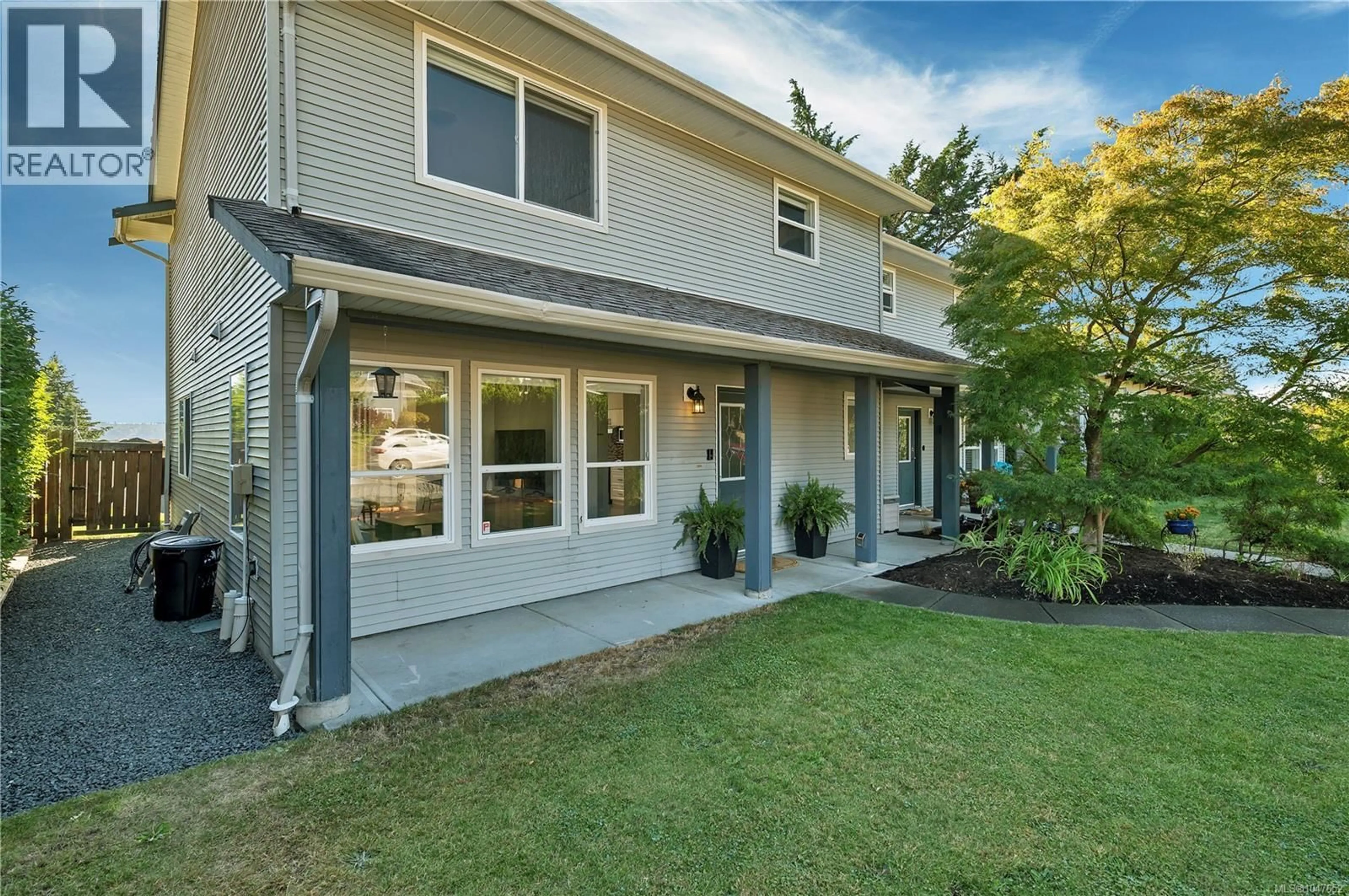 Home with vinyl exterior material, street for A - 331 MCLEAN STREET, Campbell River British Columbia V9W2M7
