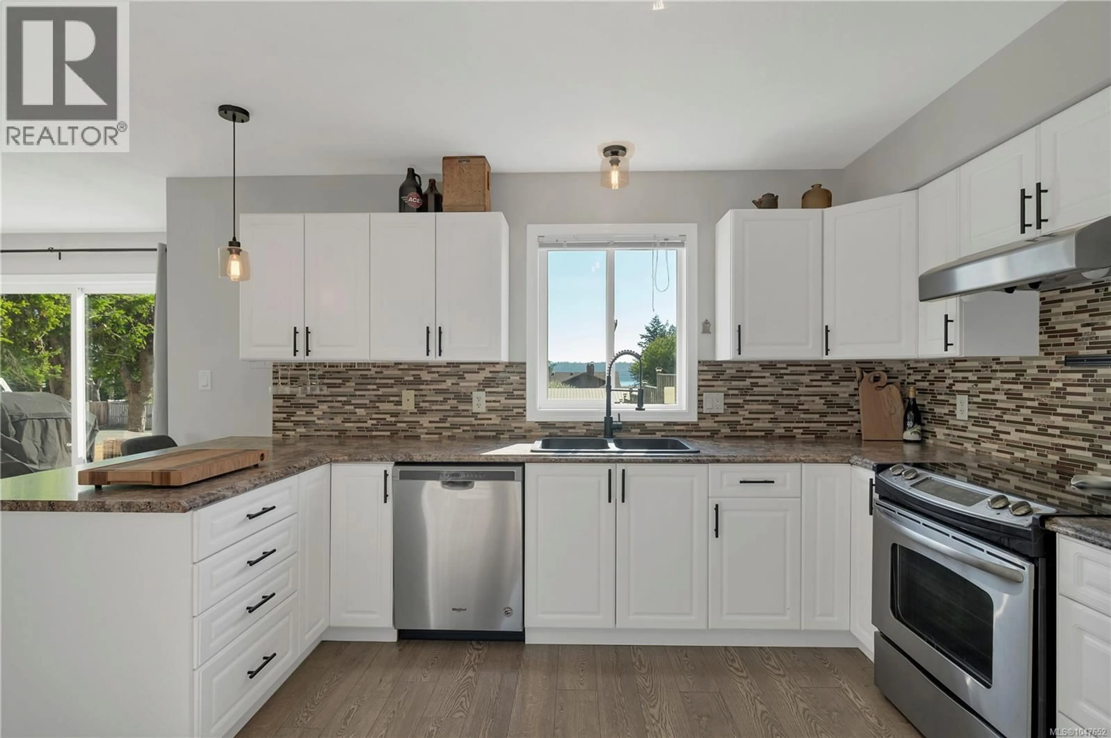 Open concept kitchen, ceramic/tile floor for A - 331 MCLEAN STREET, Campbell River British Columbia V9W2M7