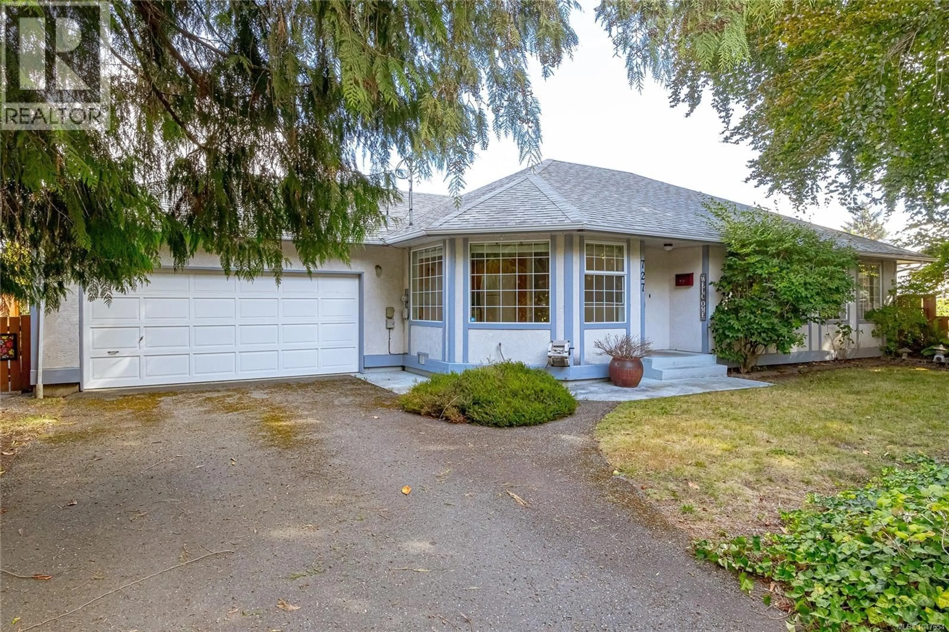 Home with vinyl exterior material, street for 727 PARK PLACE, Duncan British Columbia V9L5G1