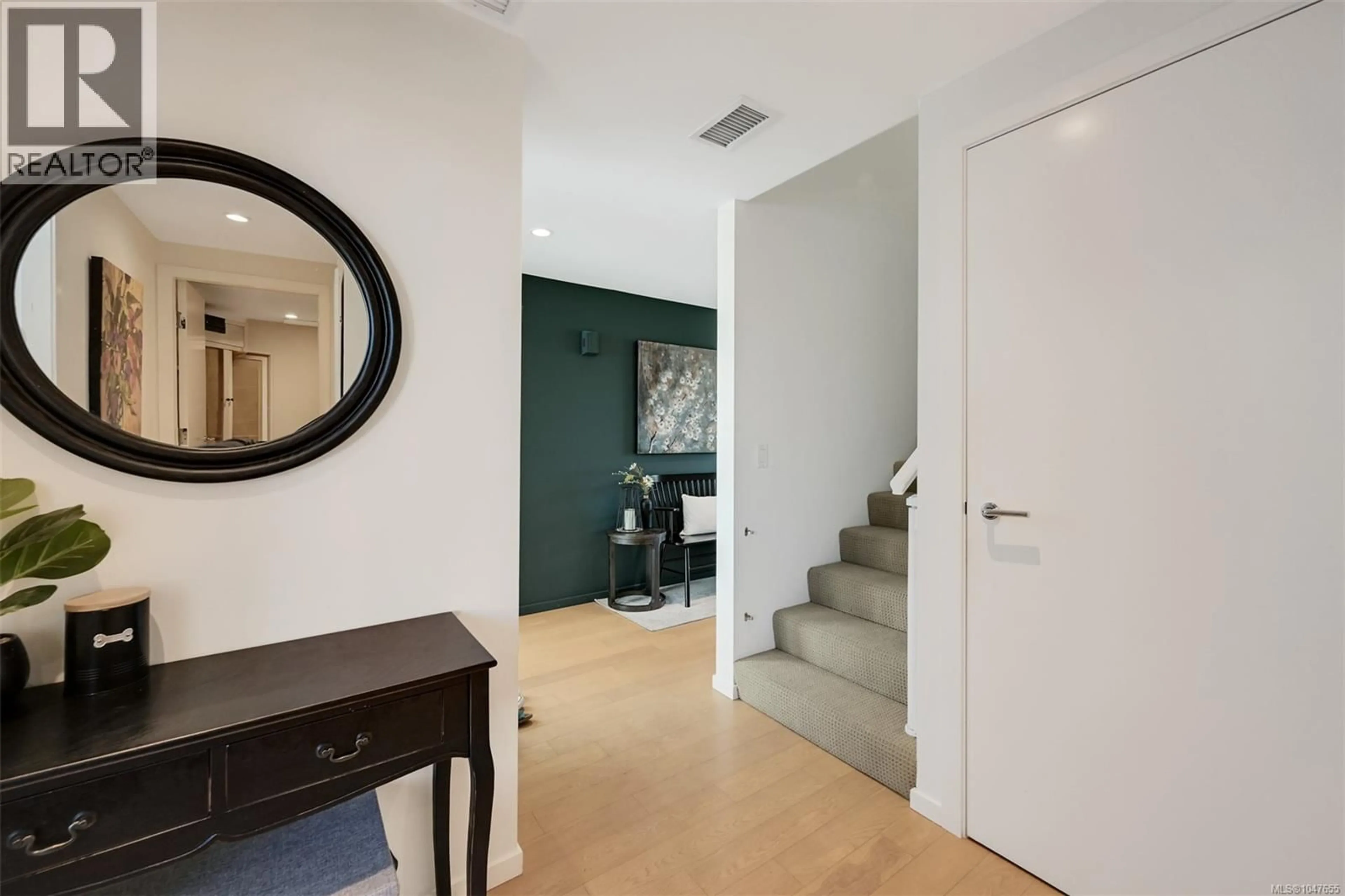 Indoor entryway for TH5 - 100 SAGHALIE AVENUE, Victoria British Columbia V9A0A1
