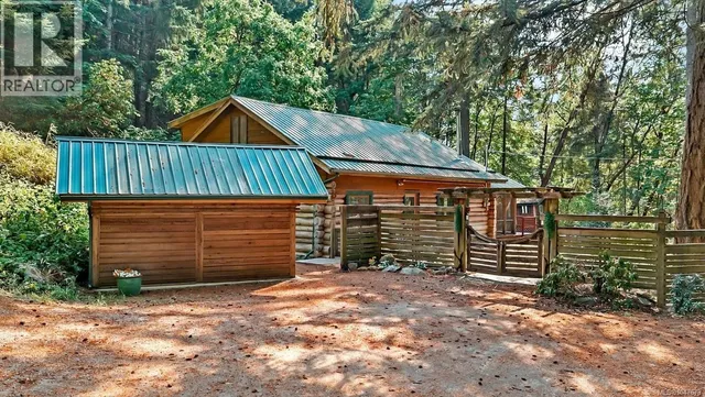 135 FAIRWAY DRIVE, Salt Spring 2