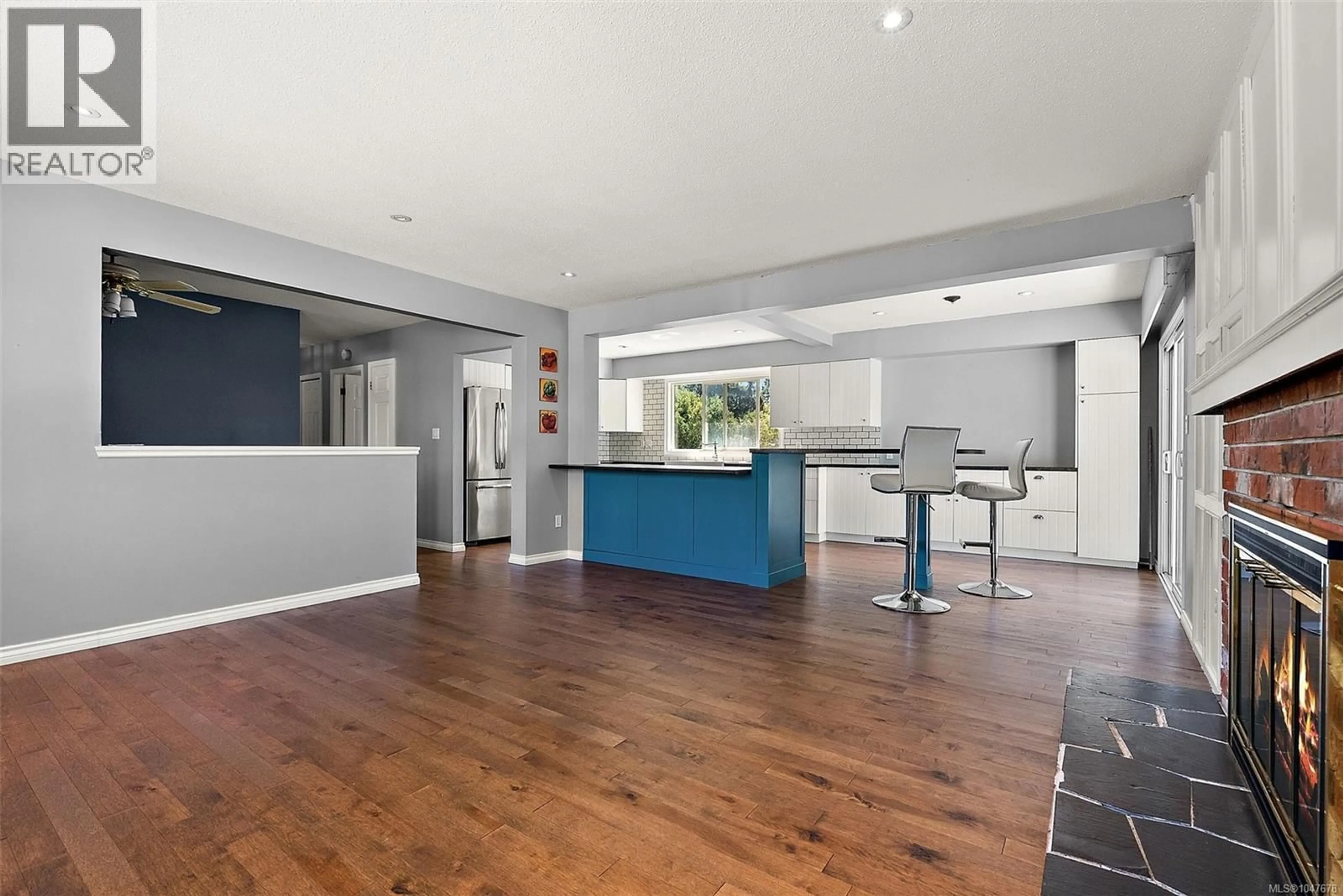 Open concept kitchen, unknown for 1839 SAN PEDRO AVENUE, Saanich British Columbia V8N2G3