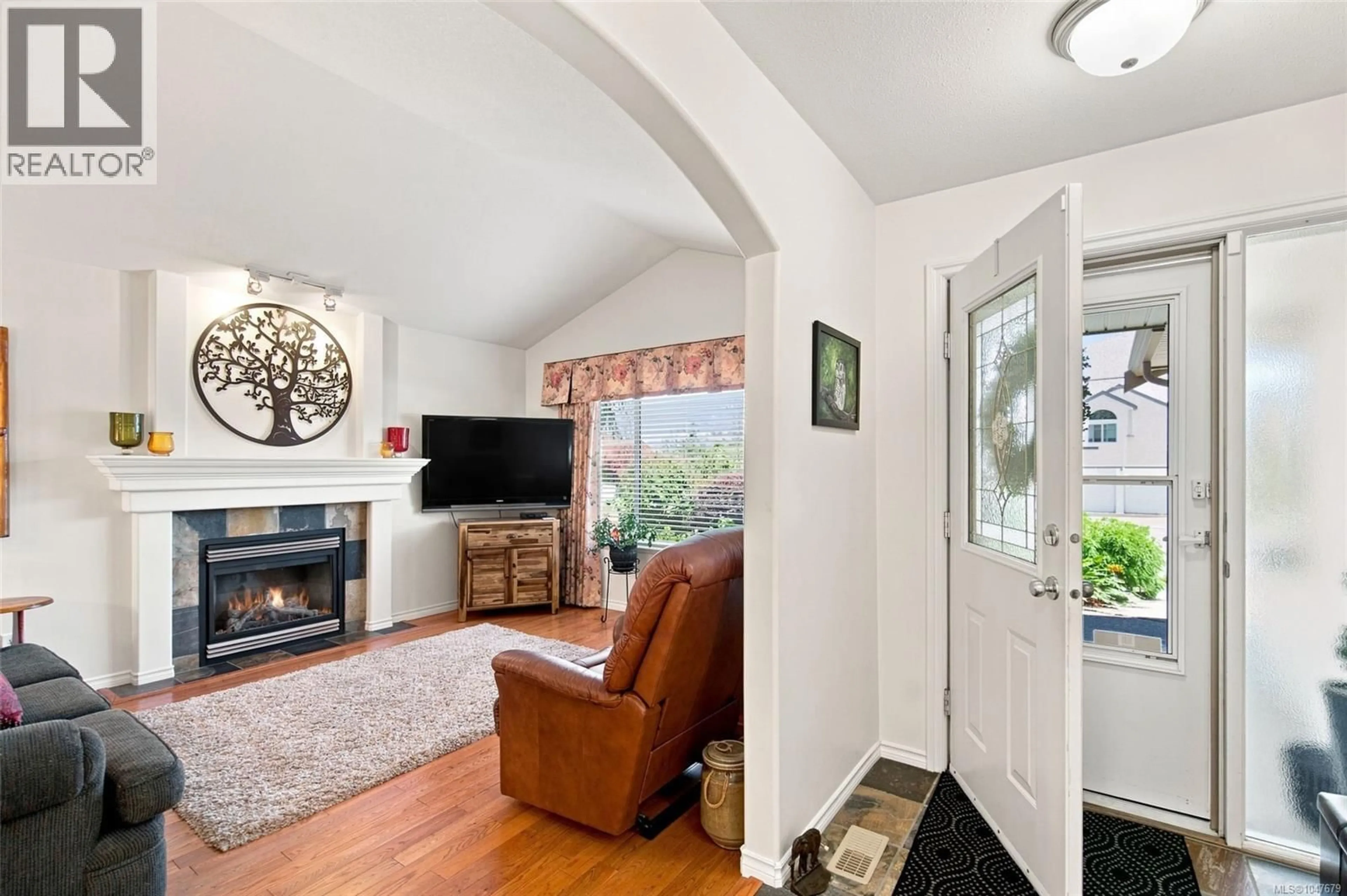 Living room with furniture, unknown for 6055 BRICKYARD ROAD, Nanaimo British Columbia V9V1K3