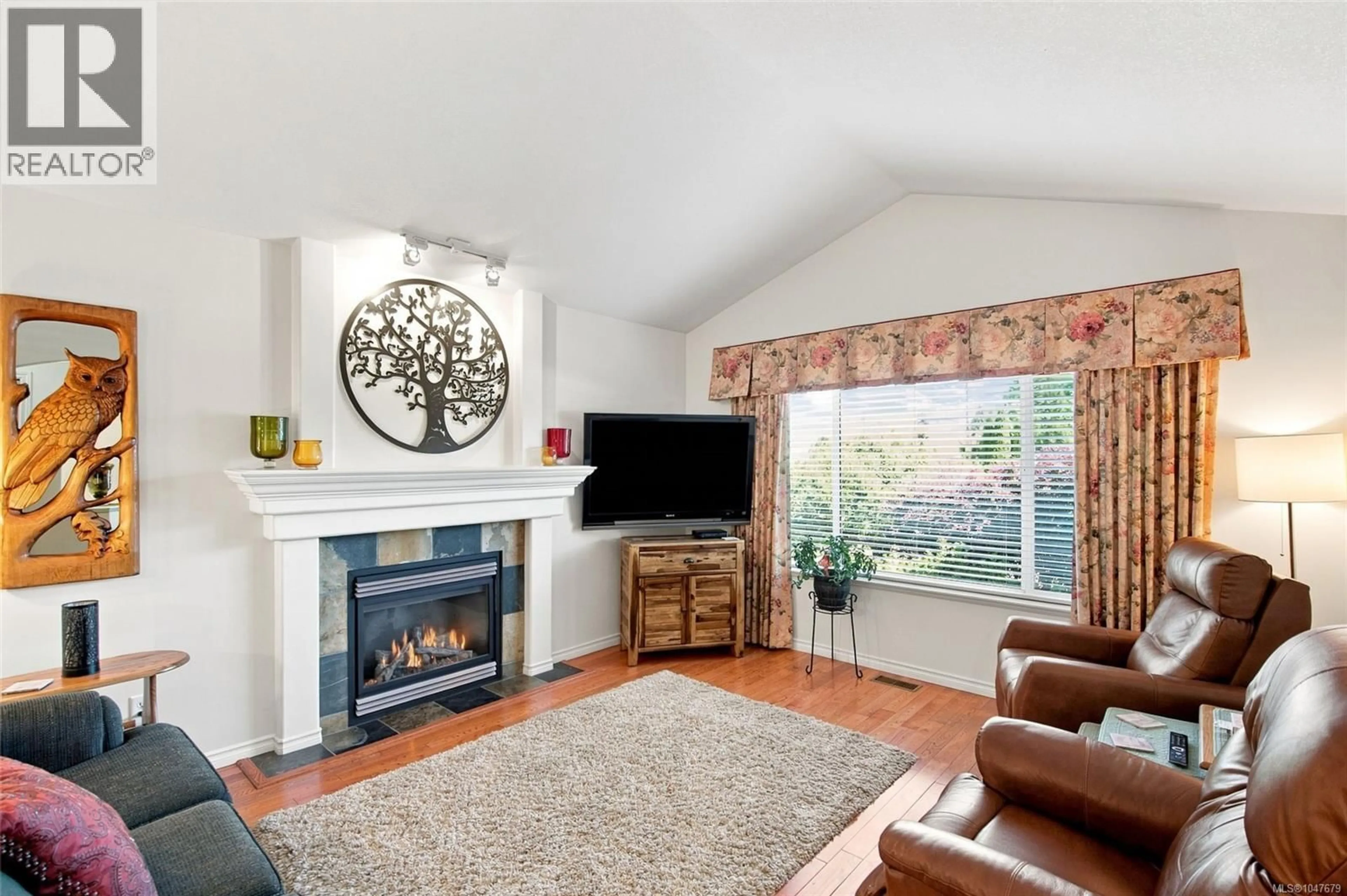 Living room with furniture, unknown for 6055 BRICKYARD ROAD, Nanaimo British Columbia V9V1K3
