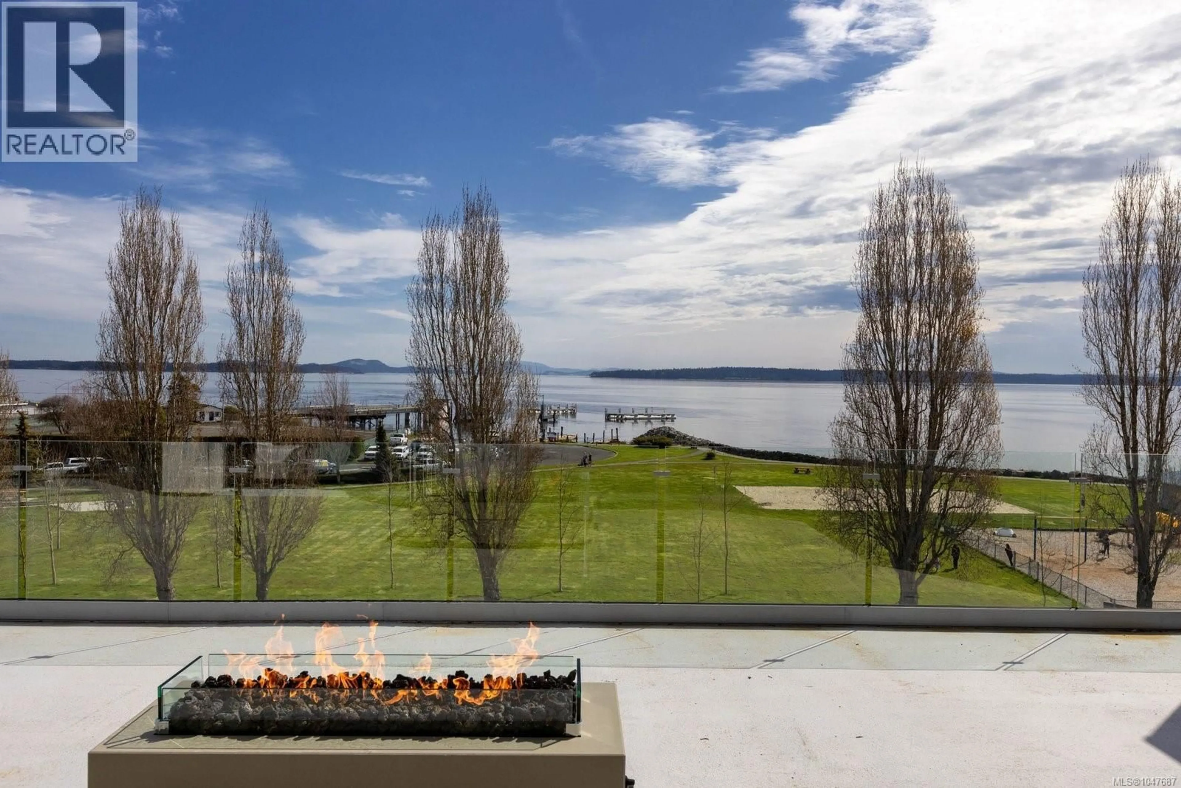 Patio, water/lake/river/ocean view for 401 - 9570 FIFTH STREET, Sidney British Columbia V8L2W5