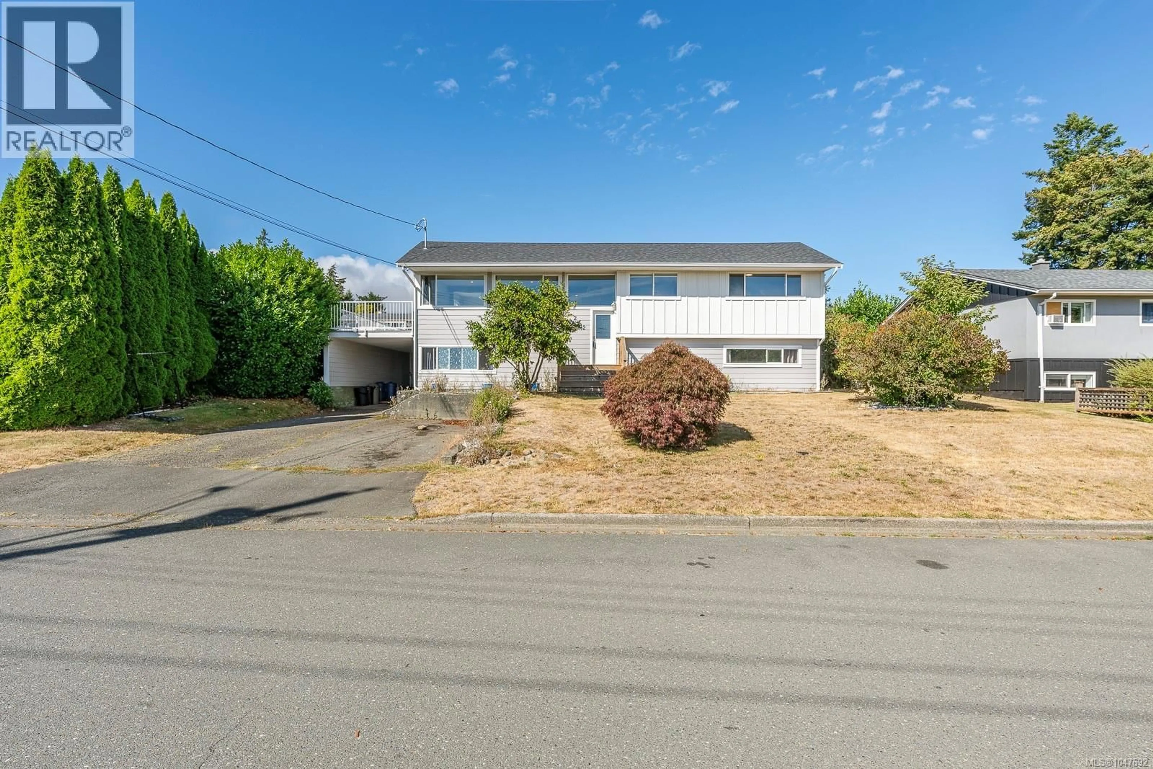 A pic from outside/outdoor area/front of a property/back of a property/a pic from drone, street for 262 MCLEAN STREET, Campbell River British Columbia V9W2M5