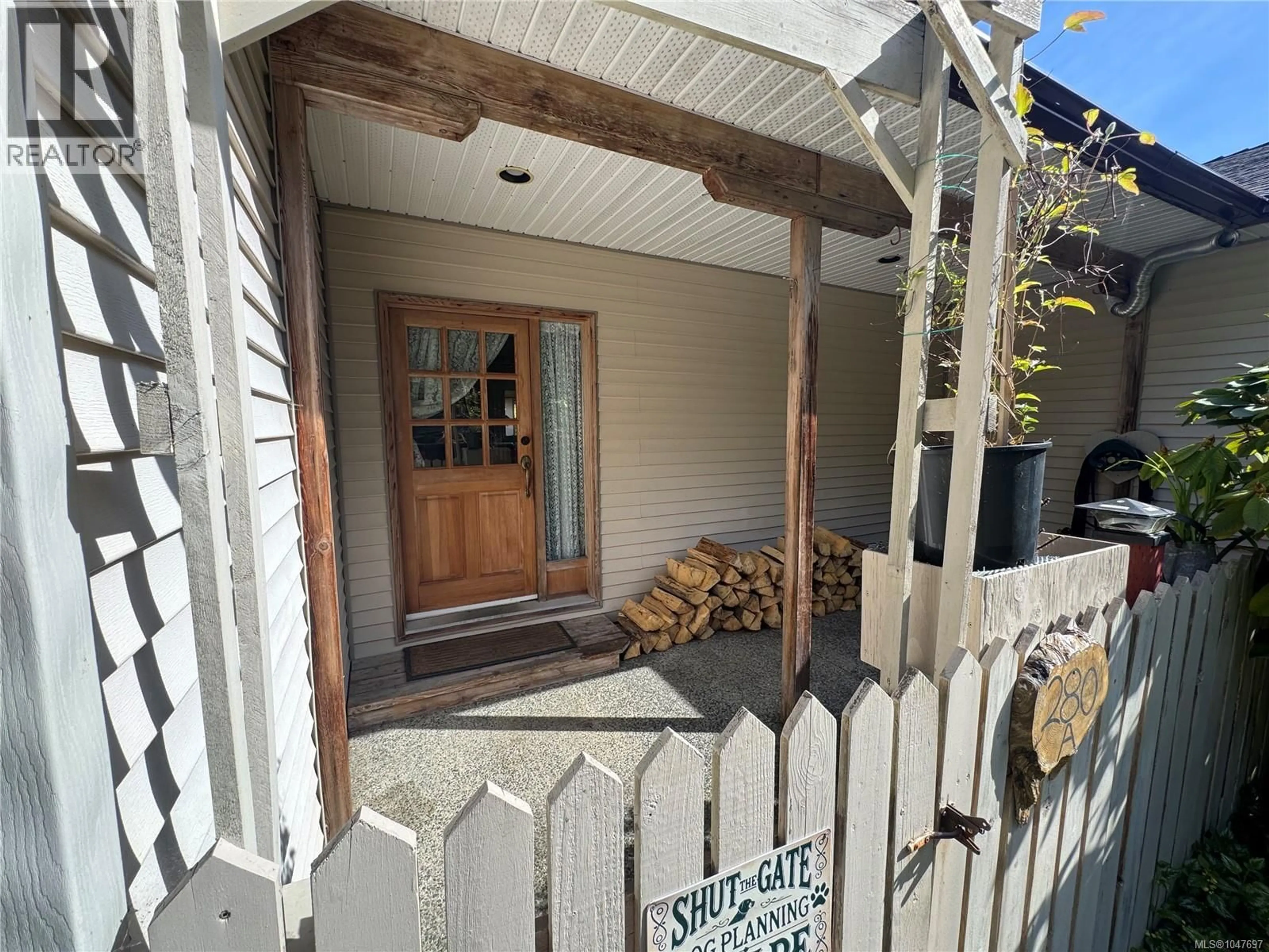 Indoor entryway for A - 280 BINNACLE ROAD, Bamfield British Columbia V0R1B0