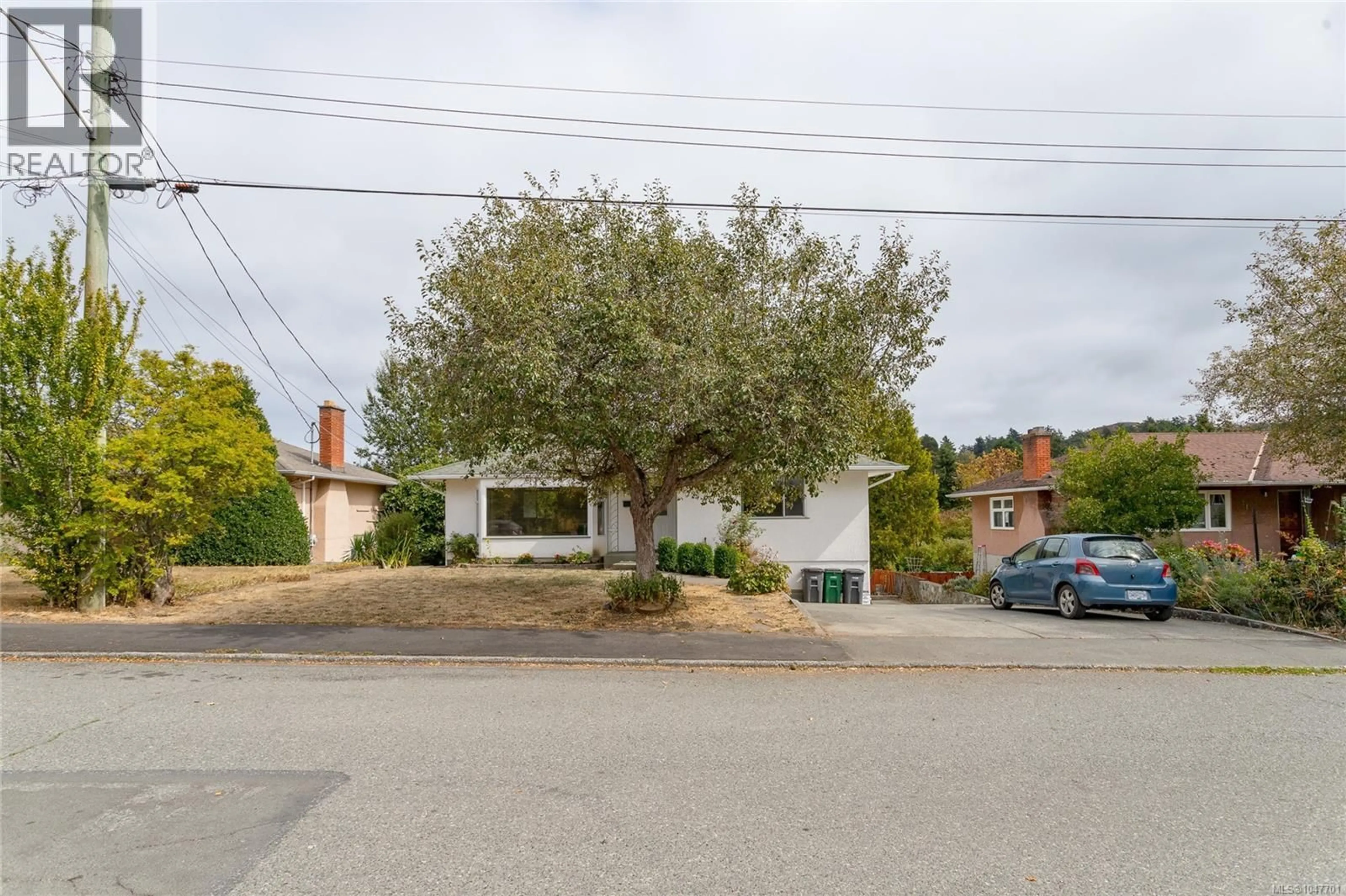 A pic from outside/outdoor area/front of a property/back of a property/a pic from drone, street for 4141 HAWKES AVENUE, Saanich British Columbia V8Z3Y9