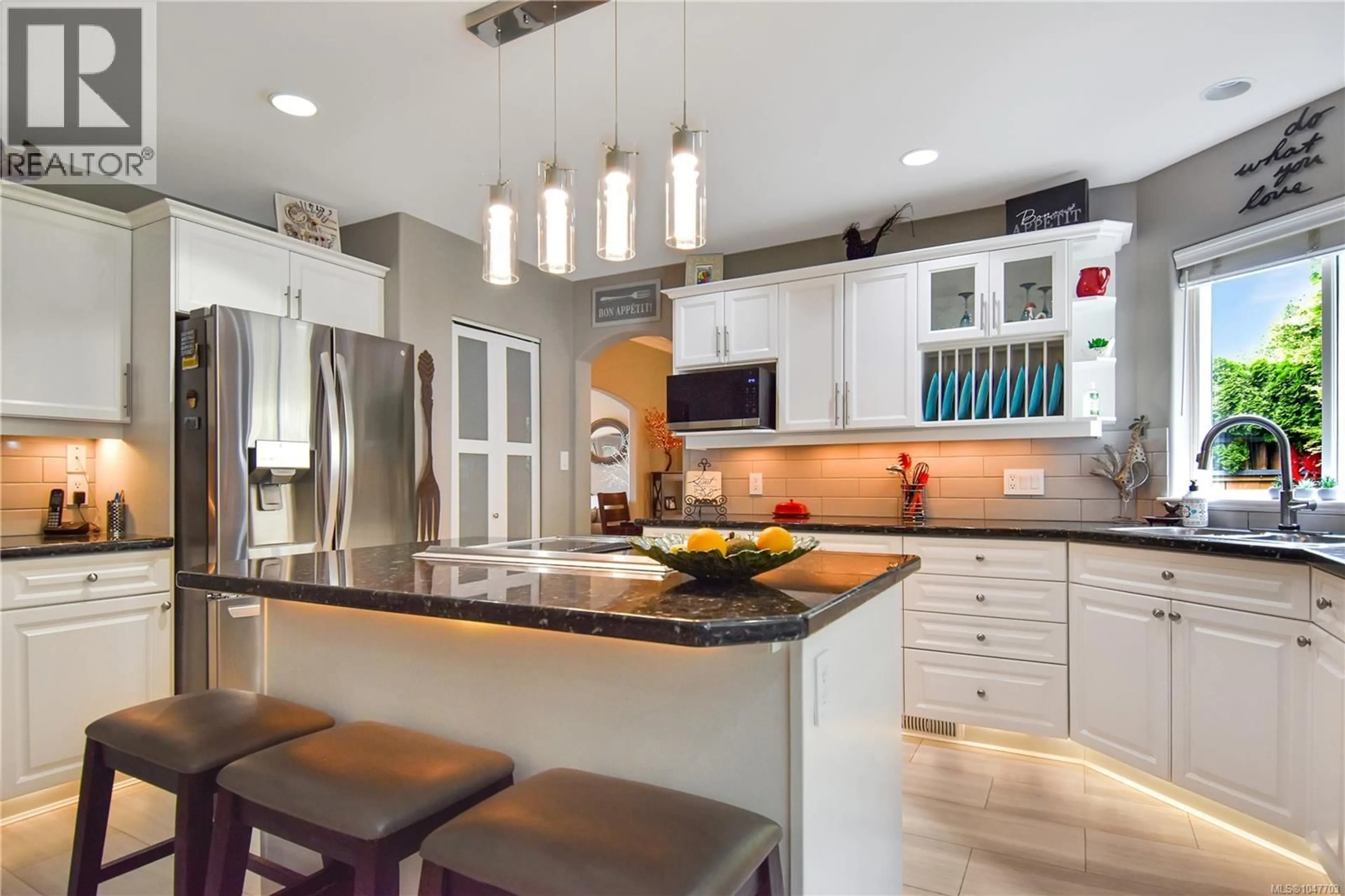Contemporary kitchen, ceramic/tile floor for 156 MARYLAND ROAD, Campbell River British Columbia V9W8G2