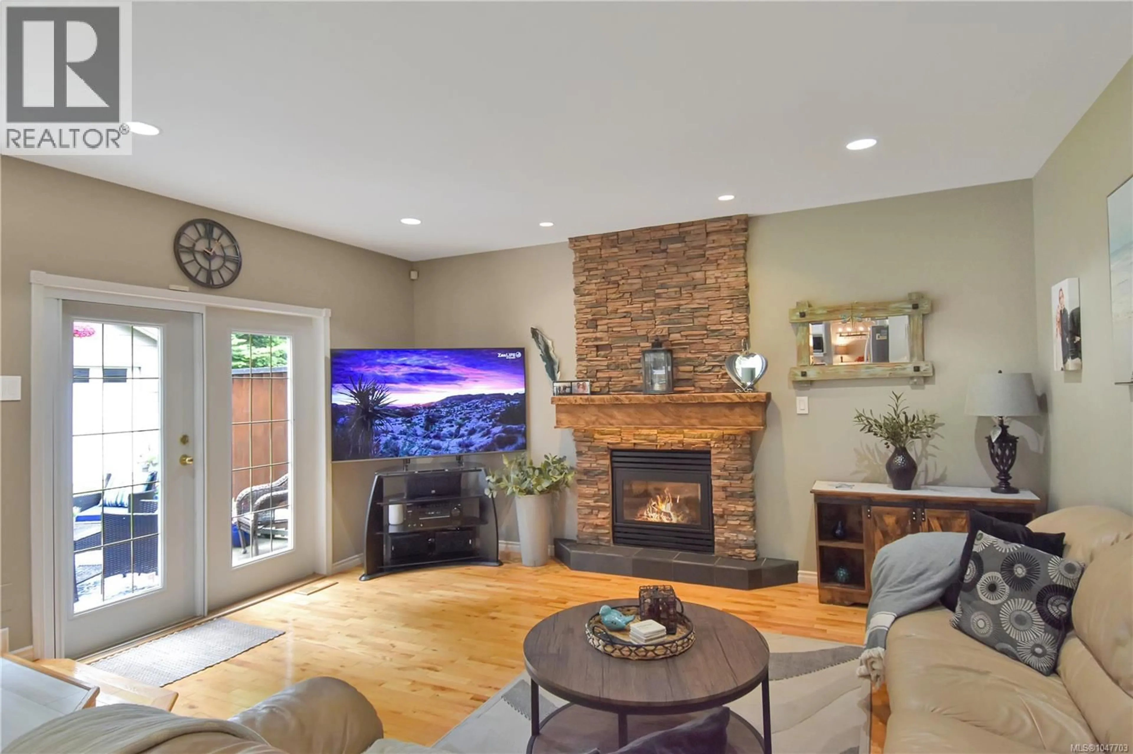 Living room with furniture, unknown for 156 MARYLAND ROAD, Campbell River British Columbia V9W8G2