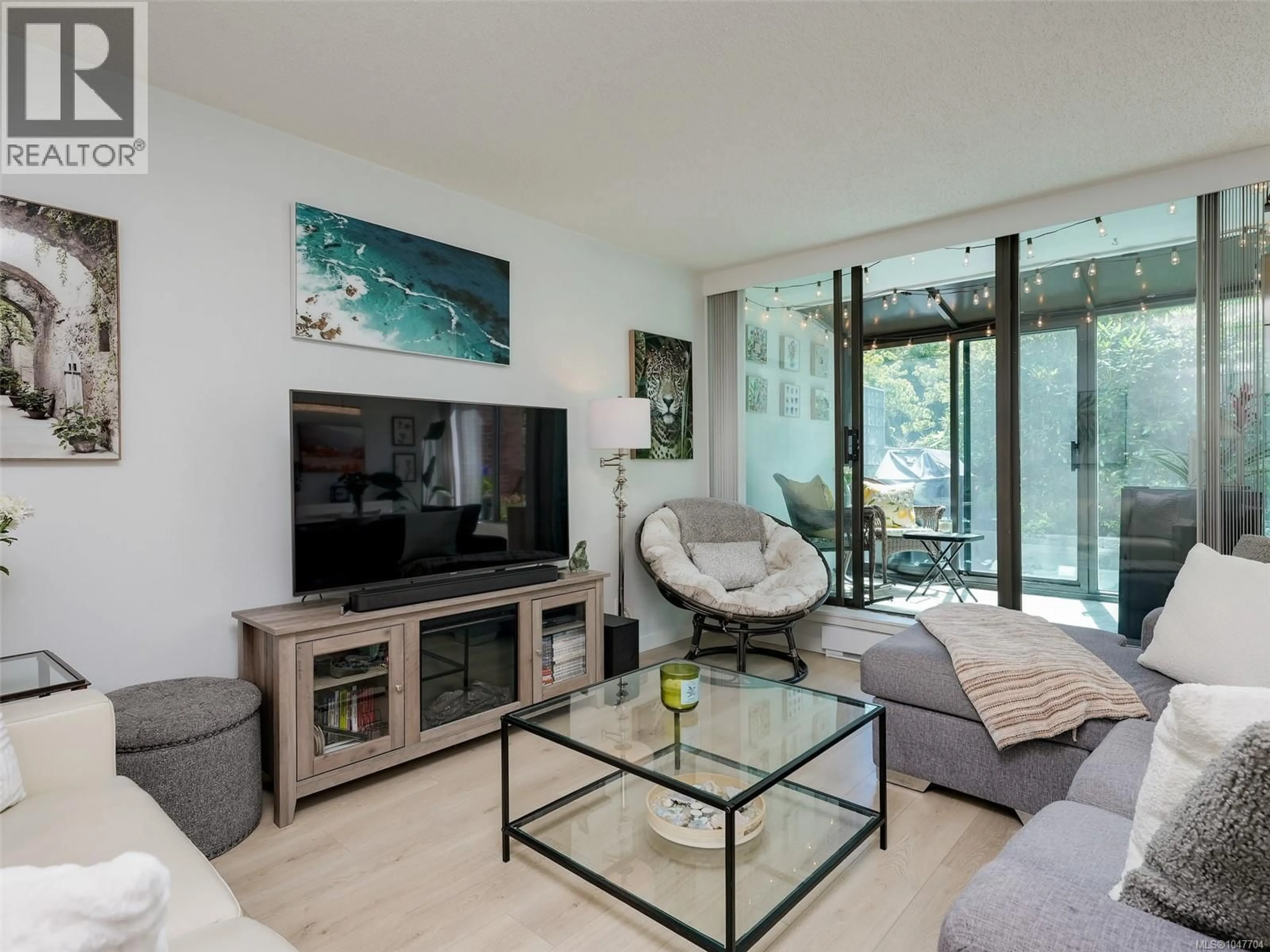 Living room with furniture, unknown for 103 - 327 MAITLAND STREET, Victoria British Columbia V9A7G7