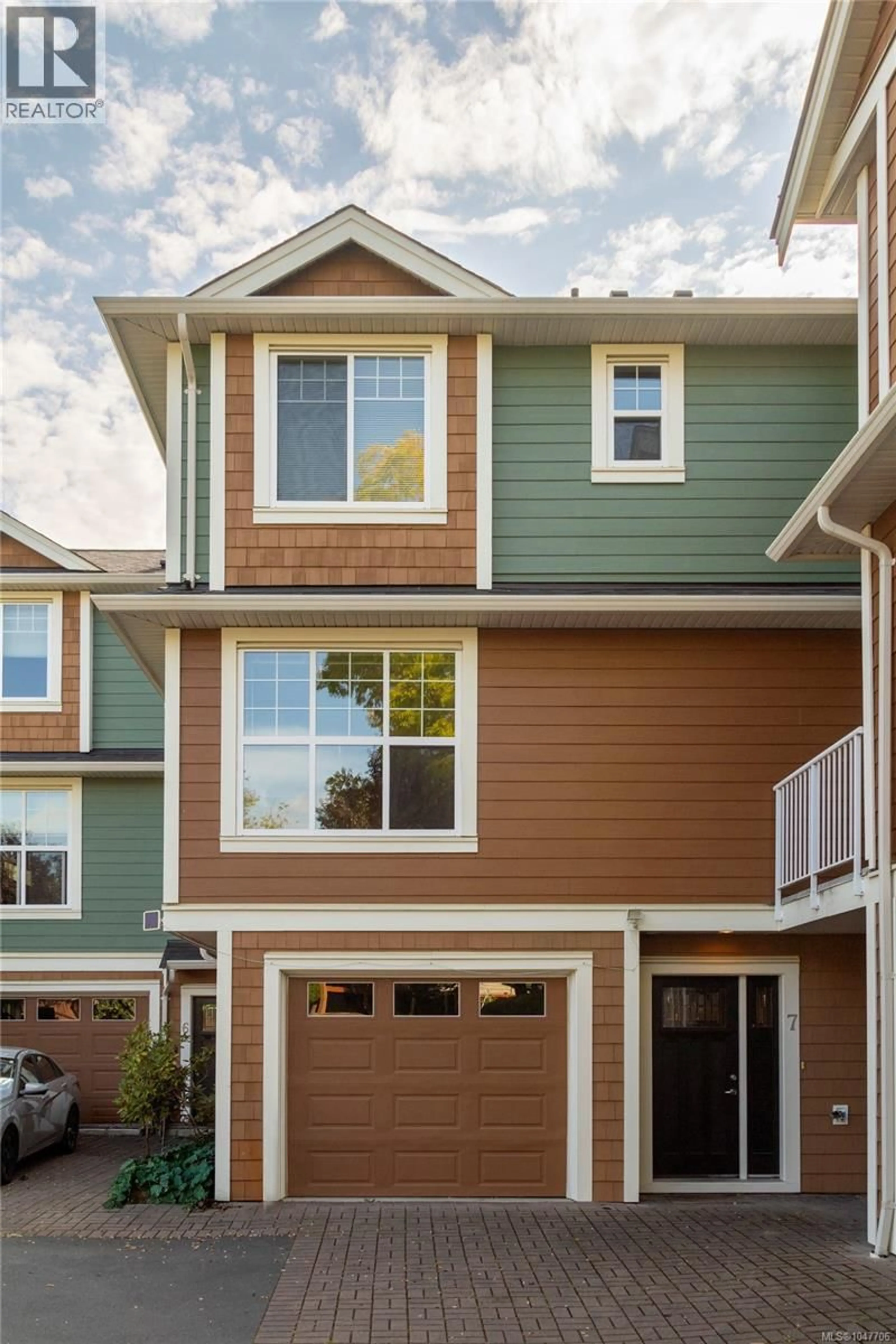 Home with vinyl exterior material, street for 7 - 4289 WILKINSON ROAD, Saanich British Columbia V8Z0A7