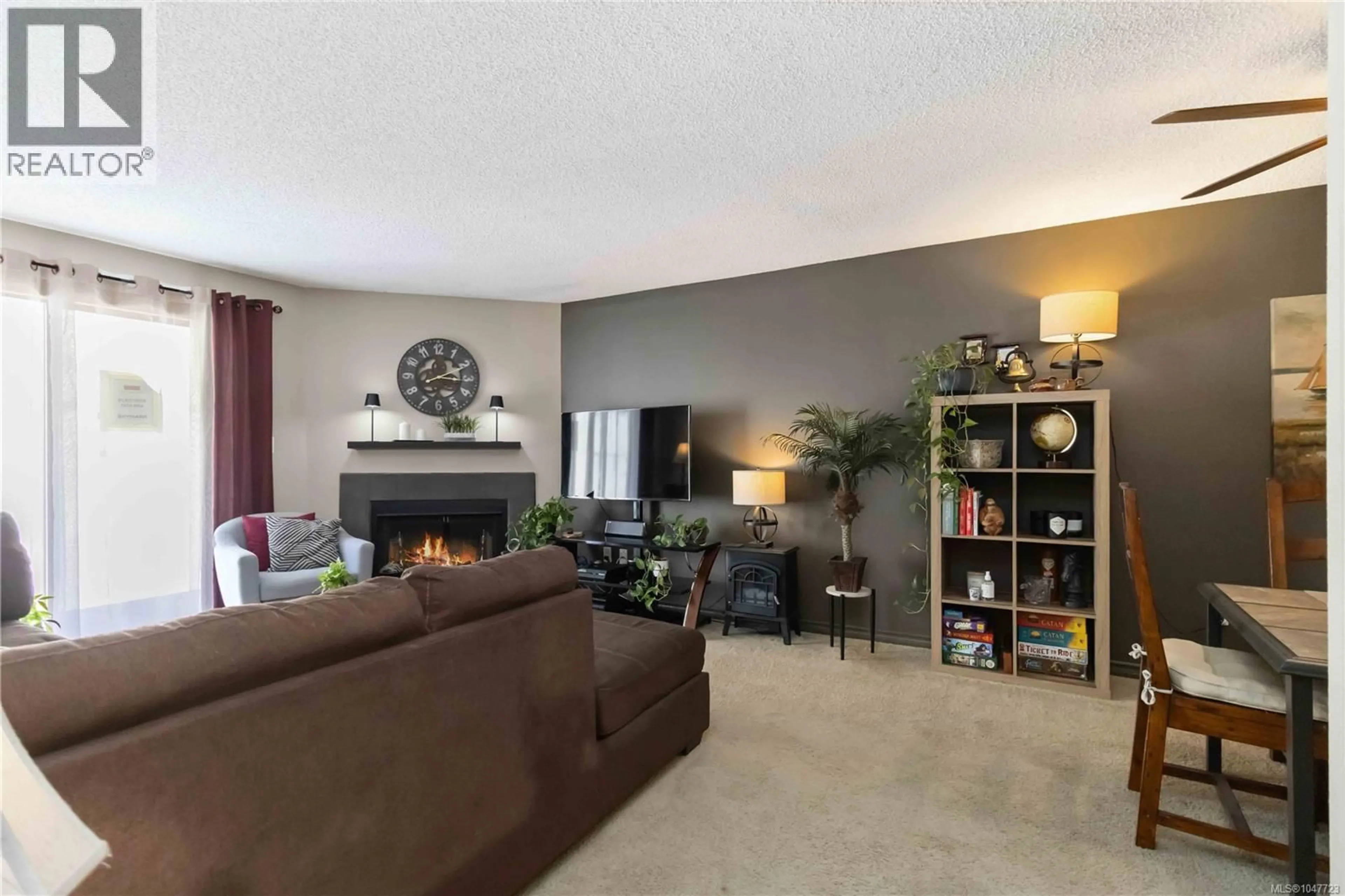 Living room with furniture, unknown for 314 - 3255 GLASGOW AVENUE, Saanich British Columbia V8X4S4