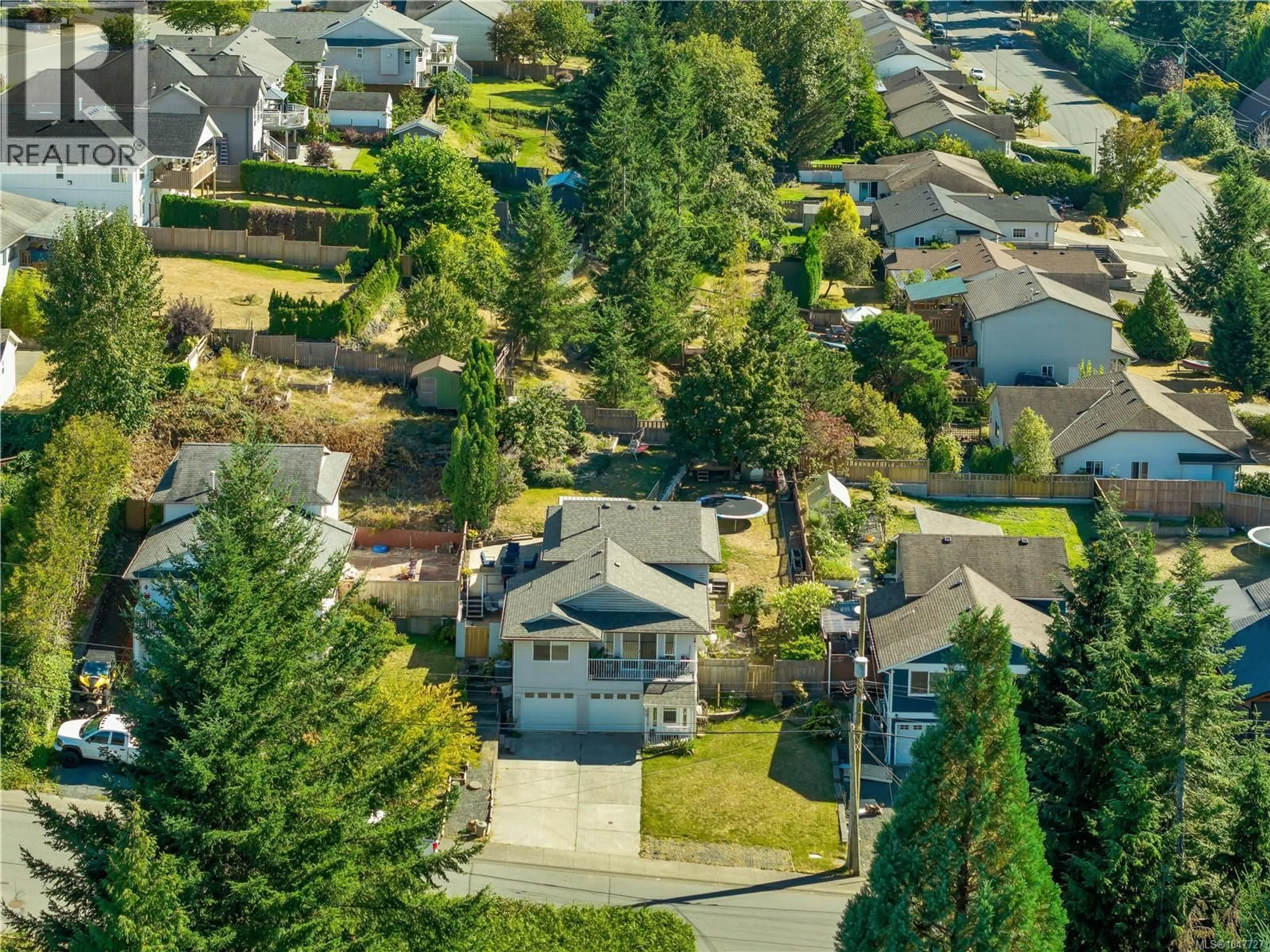 A pic from outside/outdoor area/front of a property/back of a property/a pic from drone, unknown for 825 PINECREST ROAD, Campbell River British Columbia V9W7N2