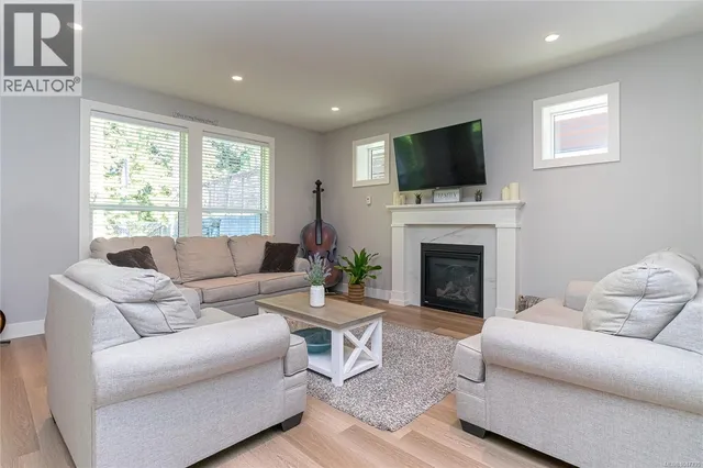 2121 TRIANGLE TRAIL, Langford 4