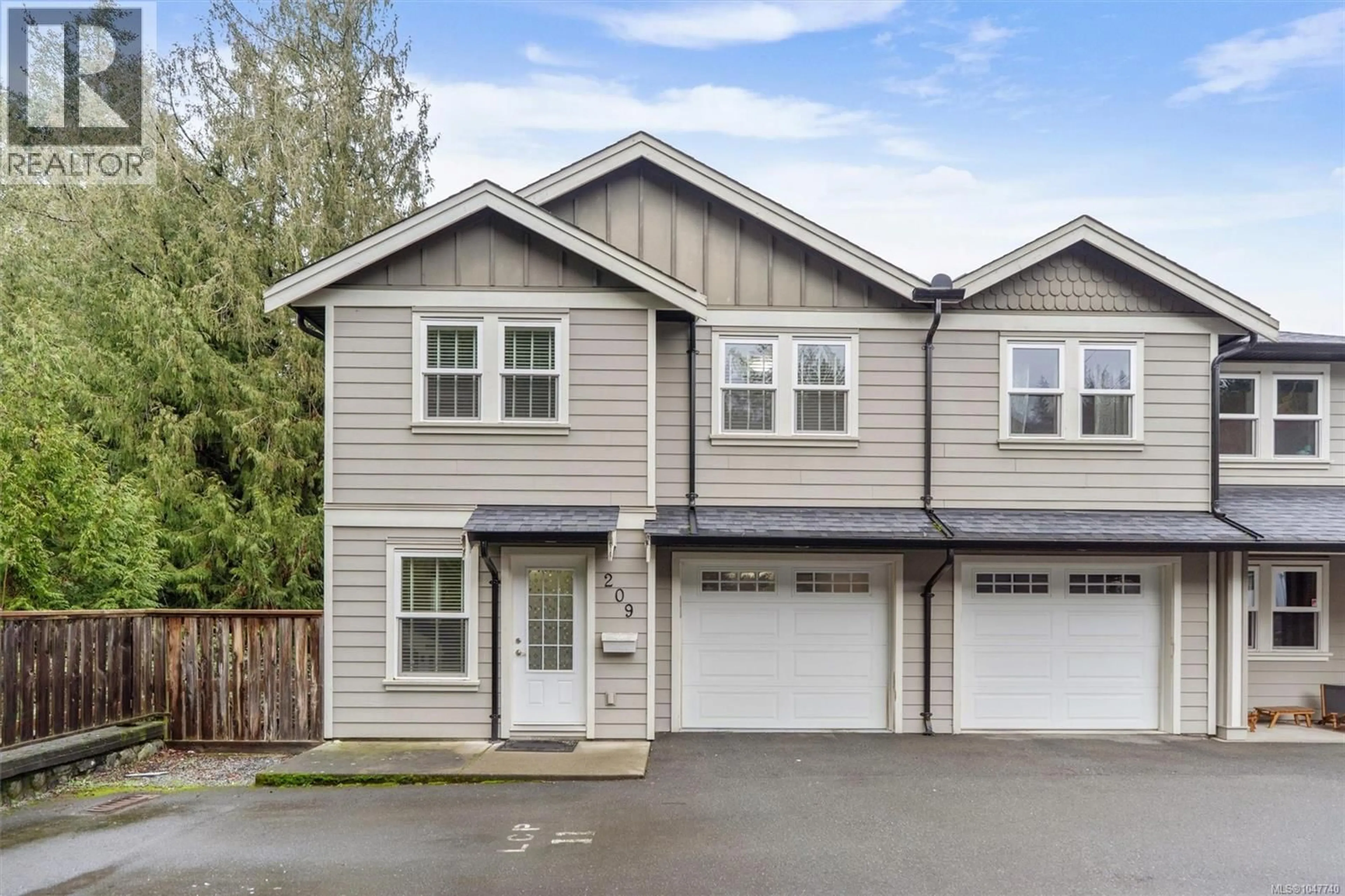 Home with vinyl exterior material, street for 209 - 954 WALFRED ROAD, Langford British Columbia V9C0E2