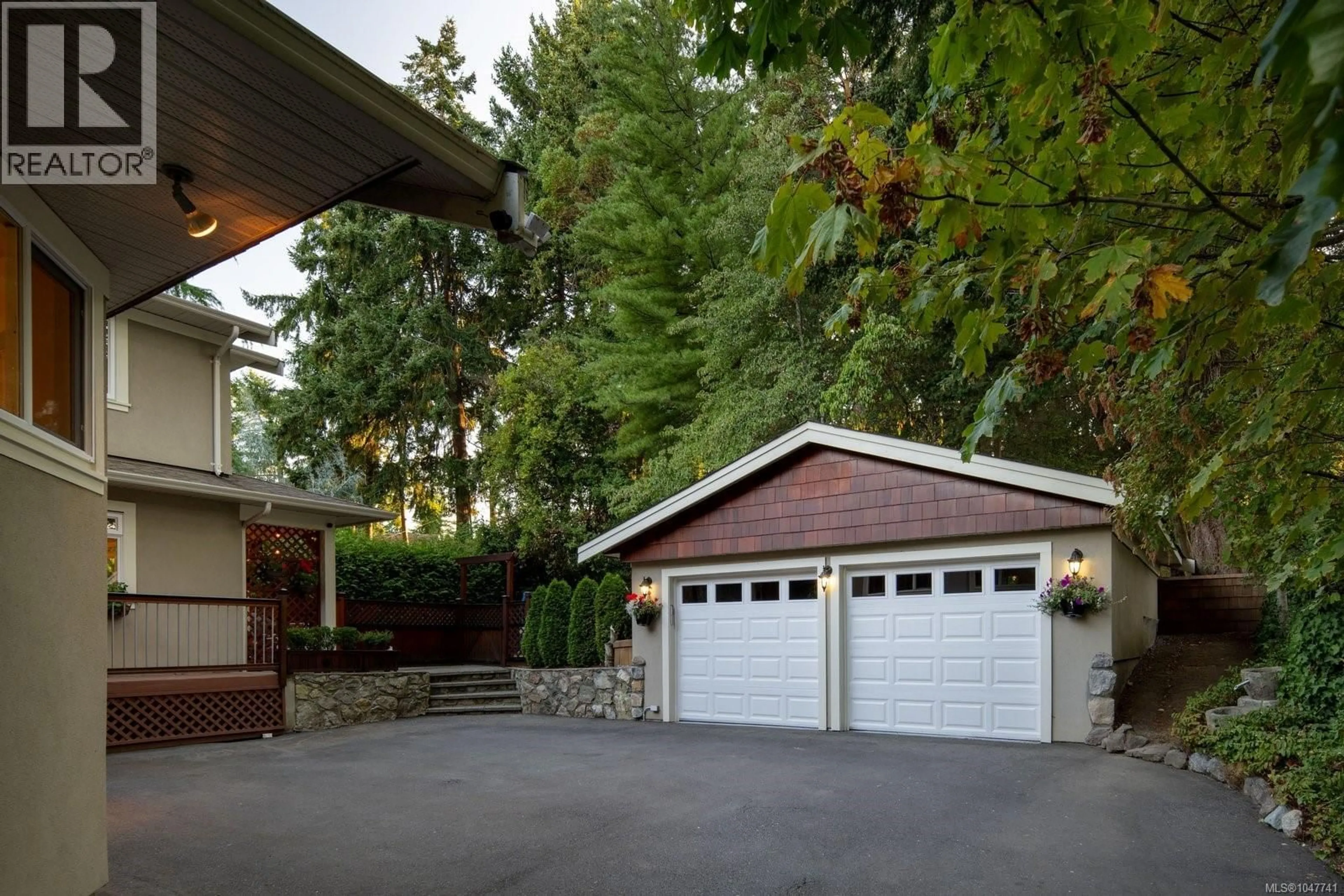 Indoor garage for 2229 ARBUTUS ROAD EAST, Saanich British Columbia V8N1V2