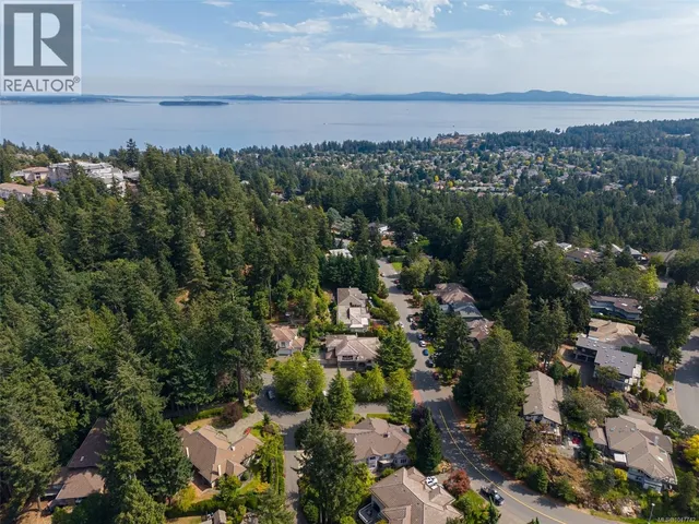 948 BOULDERWOOD RISE, Saanich 2