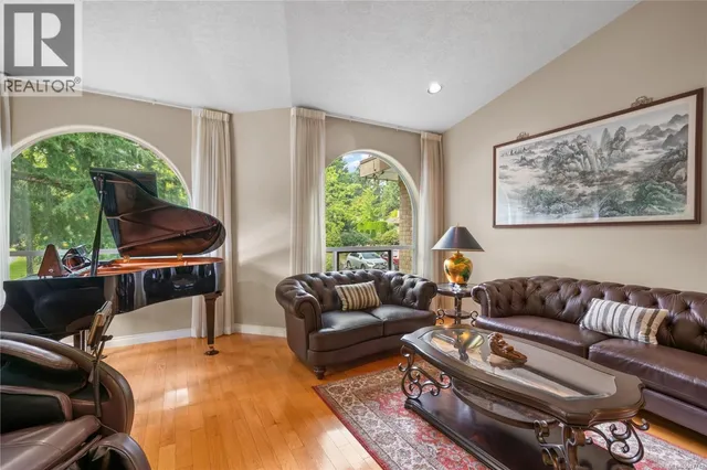 948 BOULDERWOOD RISE, Saanich 5