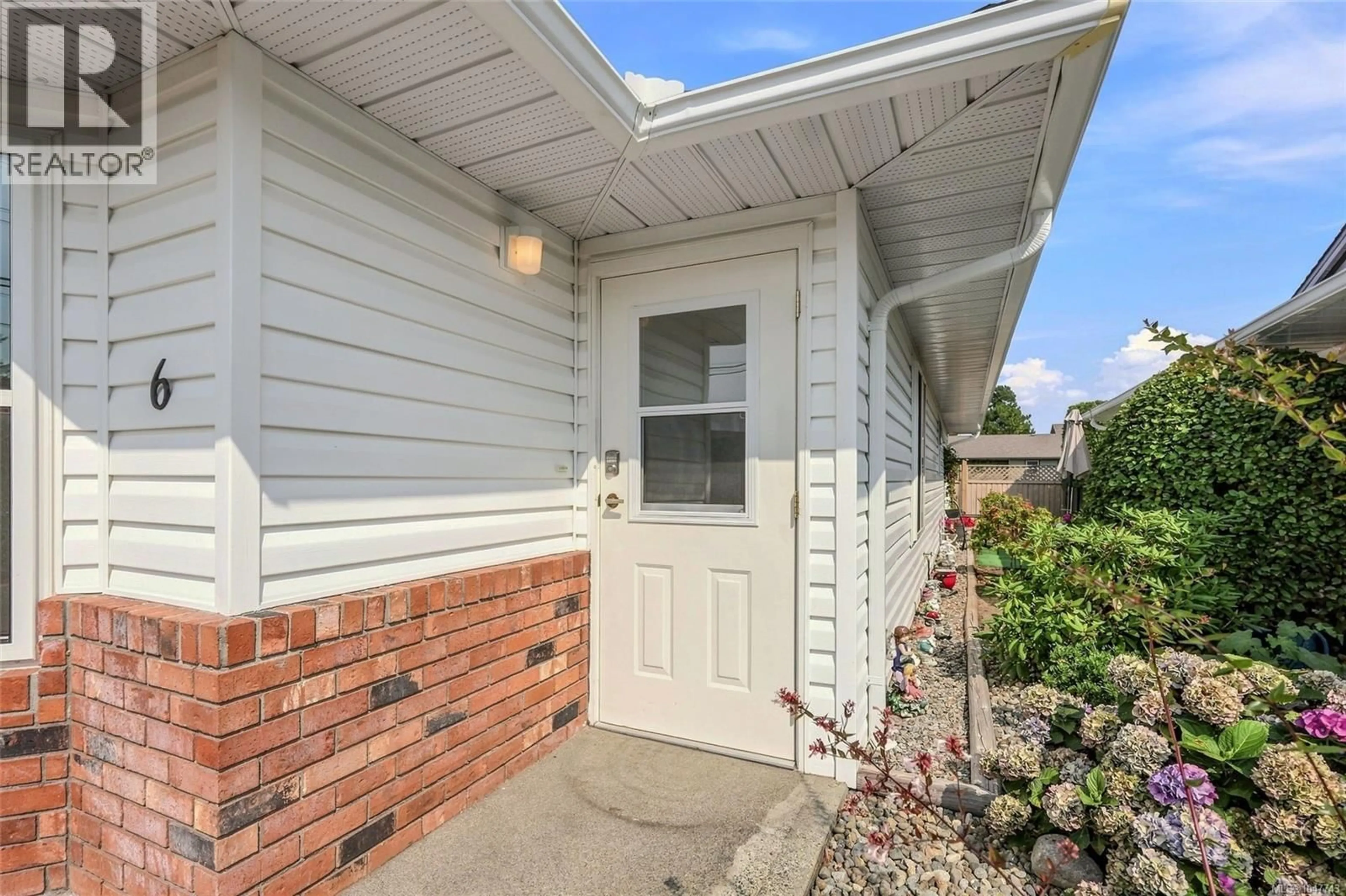 Home with vinyl exterior material, street for 6 - 441 HARNISH AVENUE, Parksville British Columbia V9P2J9