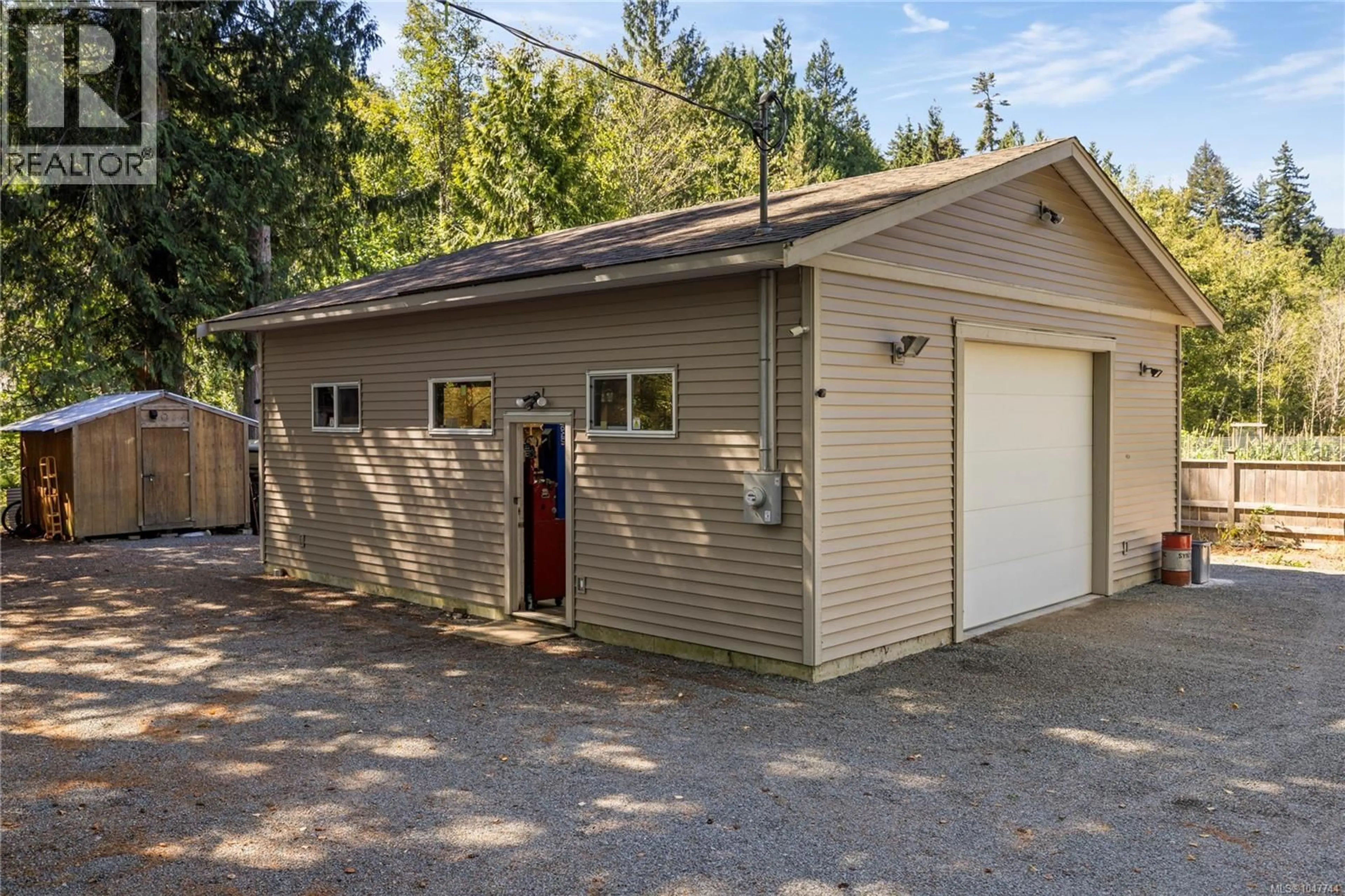 Indoor garage for 2301 JINGLE POT ROAD, Nanaimo British Columbia V9R6W2