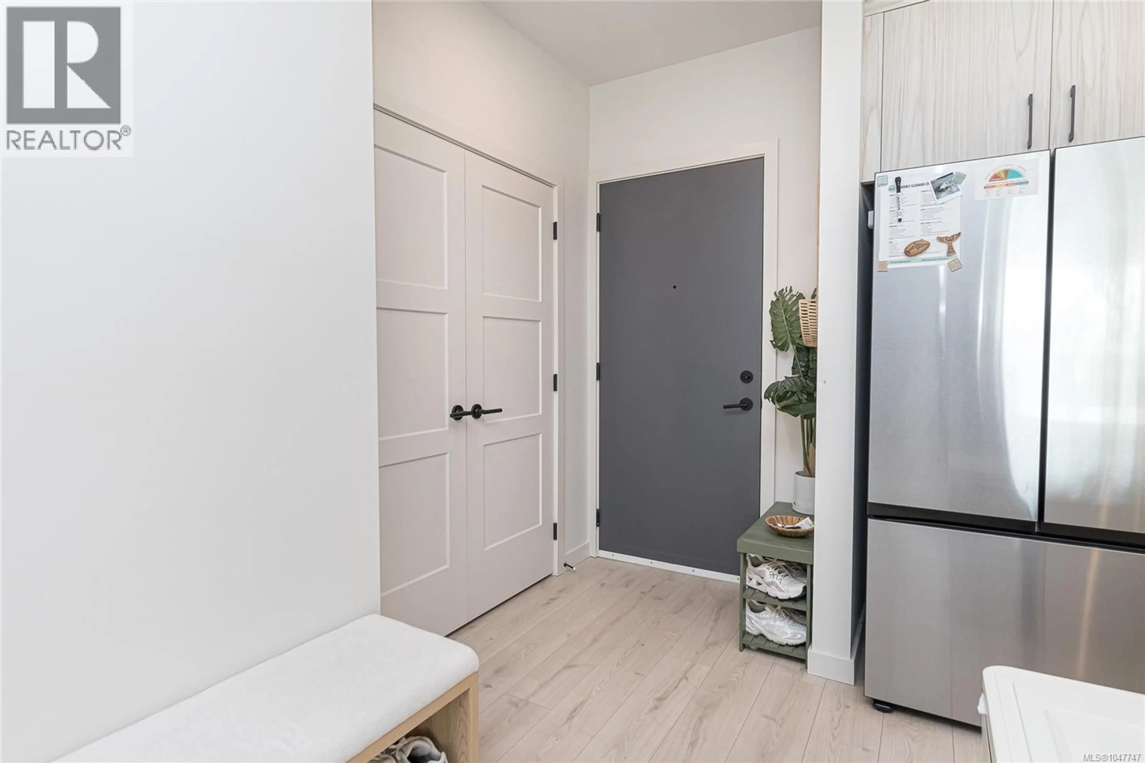 Indoor entryway for 401 - 958 PHAROAH MEWS, Langford British Columbia V9B7A1