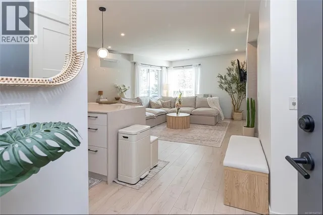 401 - 958 PHAROAH MEWS, Langford 5