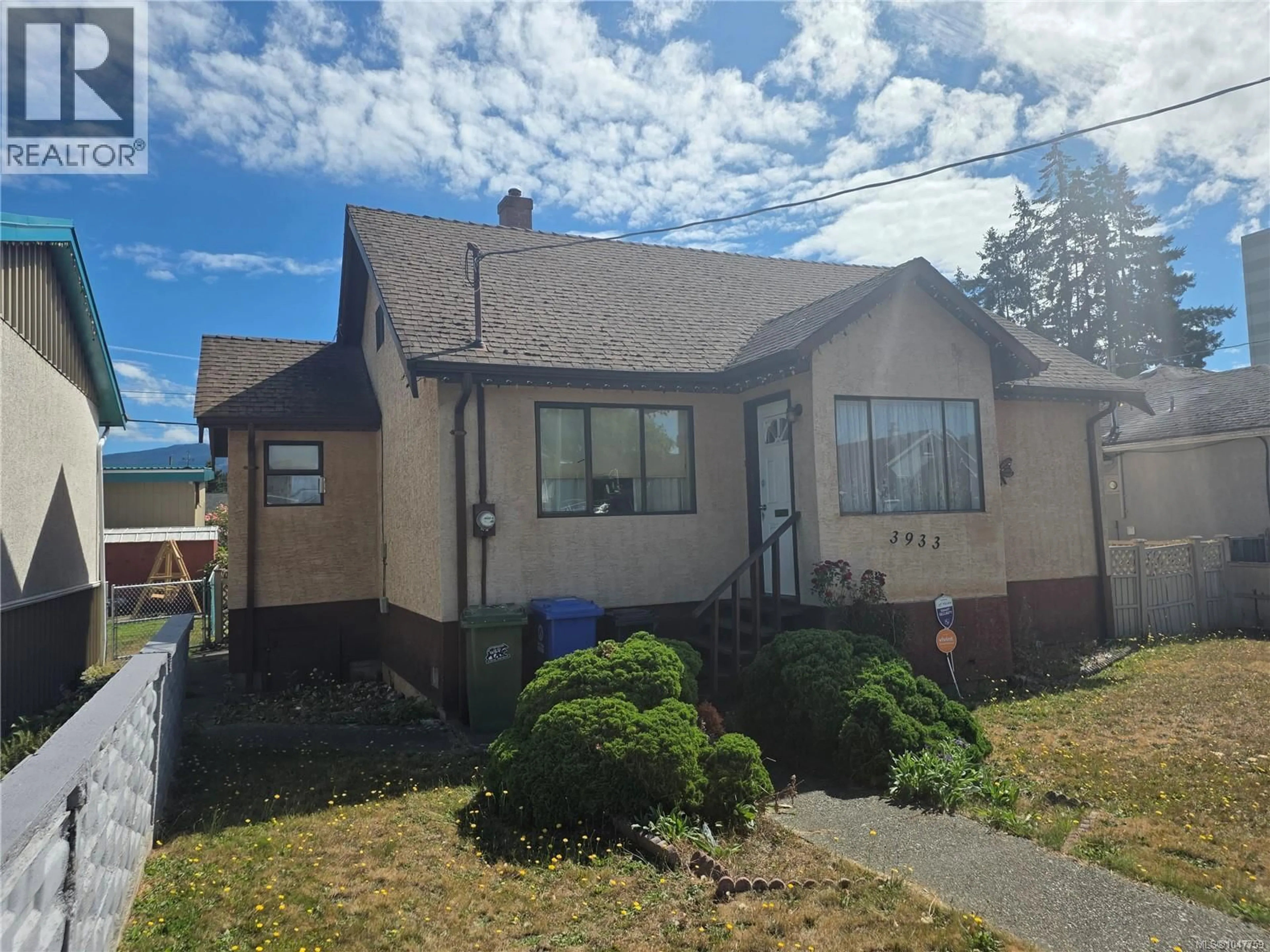 Home with vinyl exterior material, street for 3933 10TH AVENUE, Port Alberni British Columbia V9Y4X1