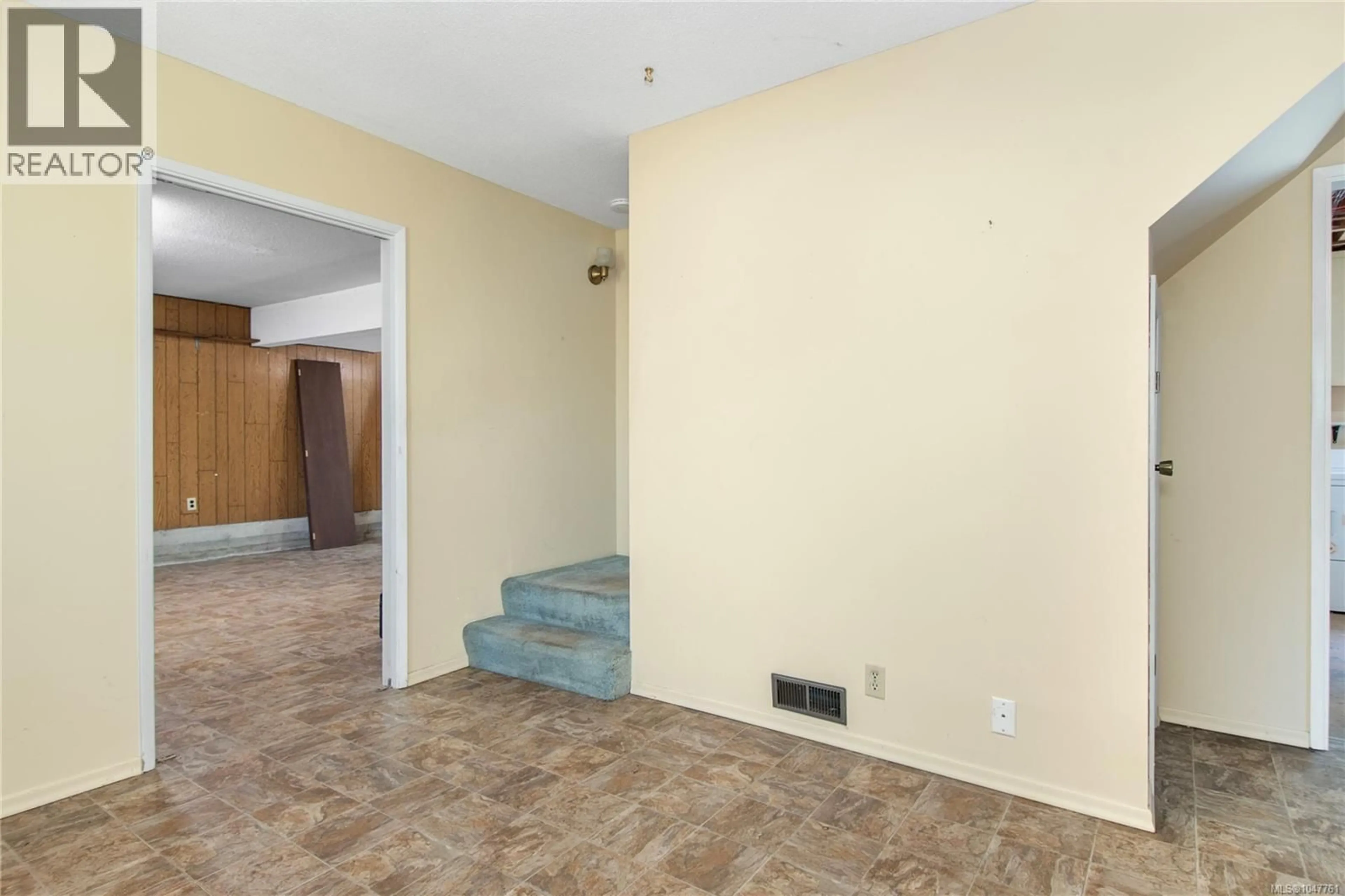 Indoor foyer for 2174 DALTON ROAD, Campbell River British Columbia V9W1H4