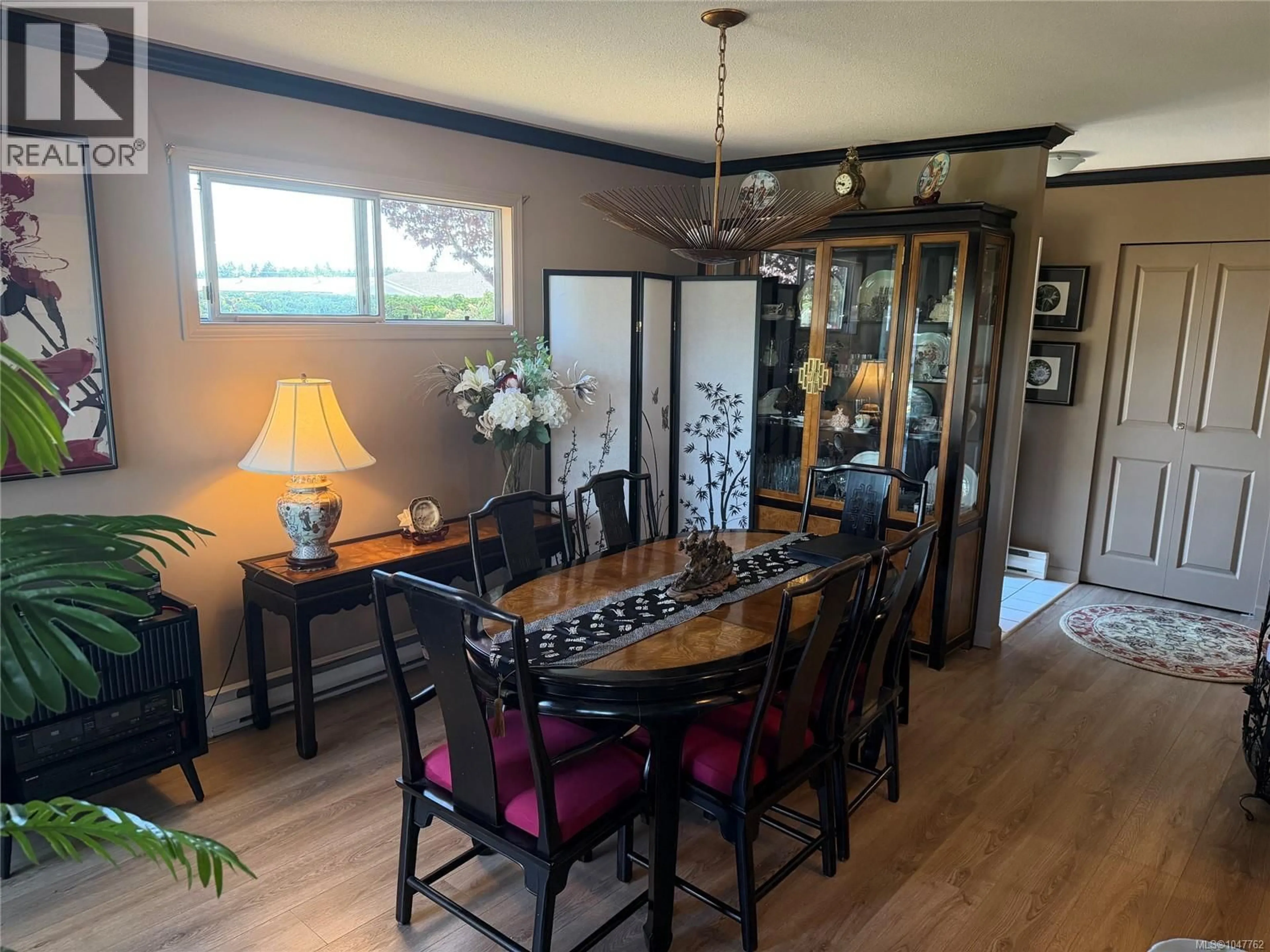 Dining room, wood/laminate floor for 4 - 305 BLOWER ROAD, Parksville British Columbia V9P2L1