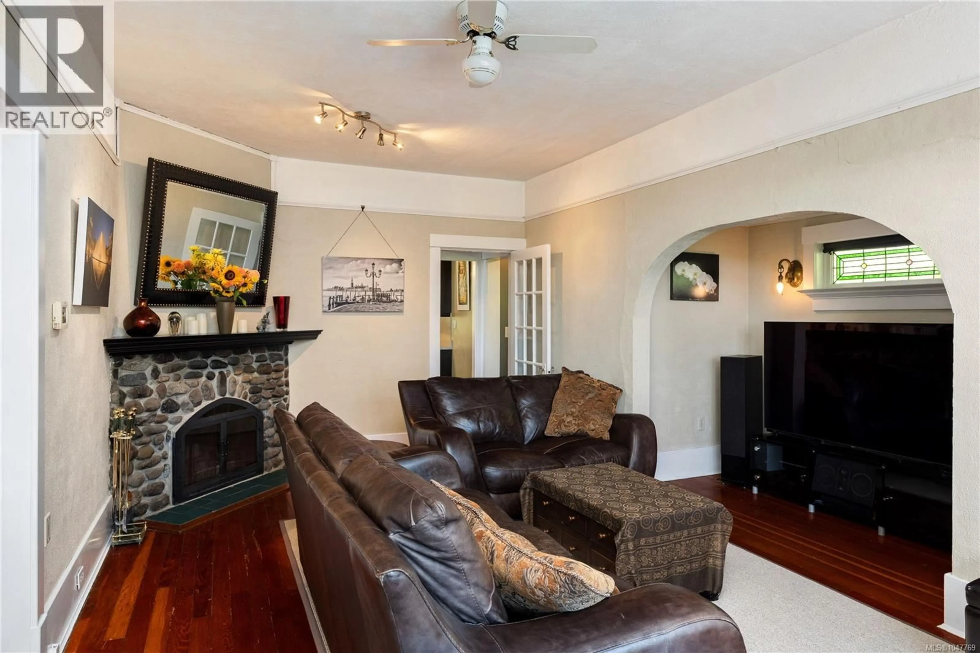 Living room with furniture, unknown for 3870 ROWLAND AVENUE, Saanich British Columbia V8Z1Y1