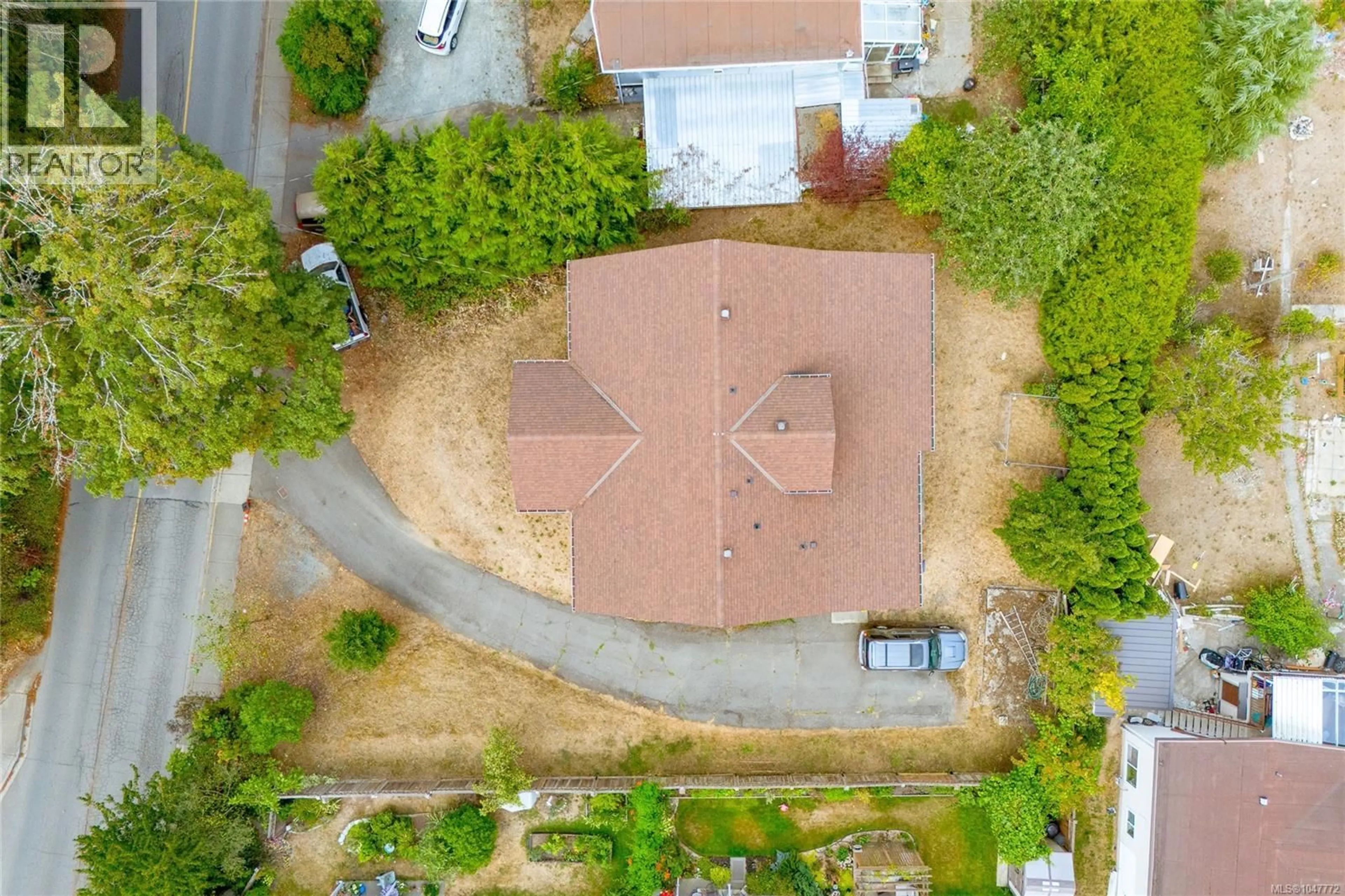 A pic from outside/outdoor area/front of a property/back of a property/a pic from drone, unknown for 1094 ISLAY STREET, Duncan British Columbia V9L2E1