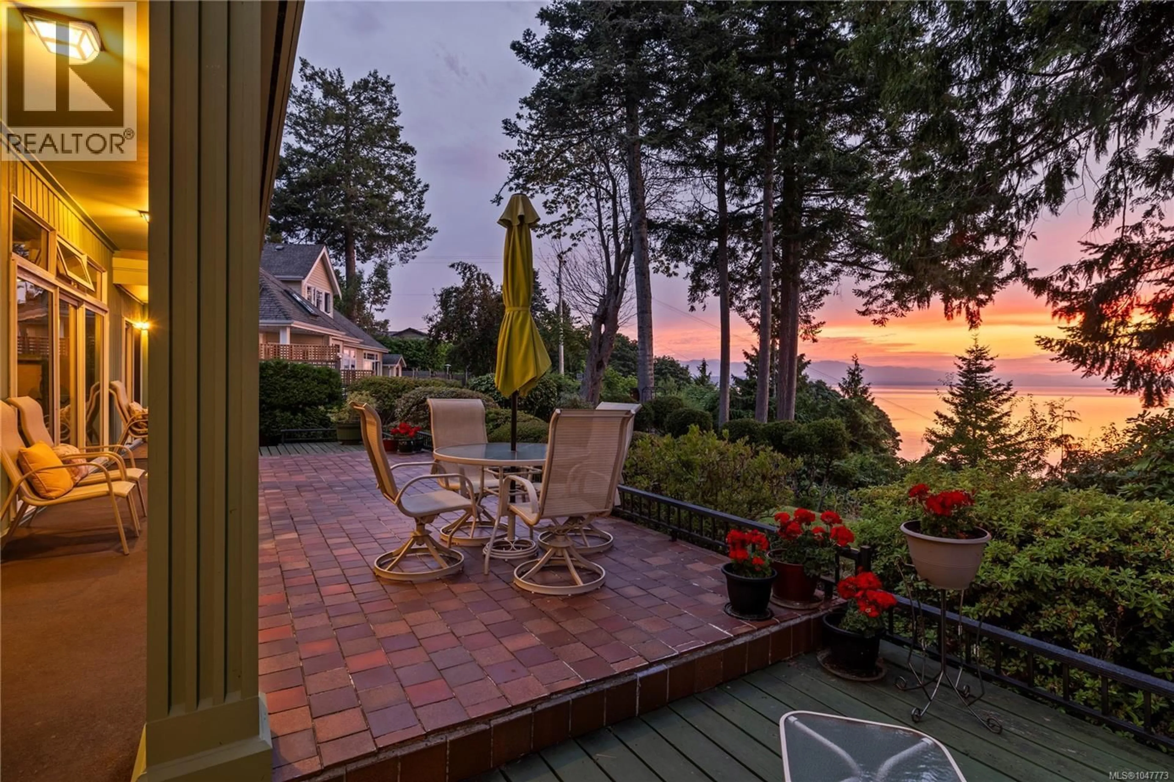 Patio, water/lake/river/ocean view for 489 BAYVIEW TERRACE, Qualicum Beach British Columbia V9K1G3