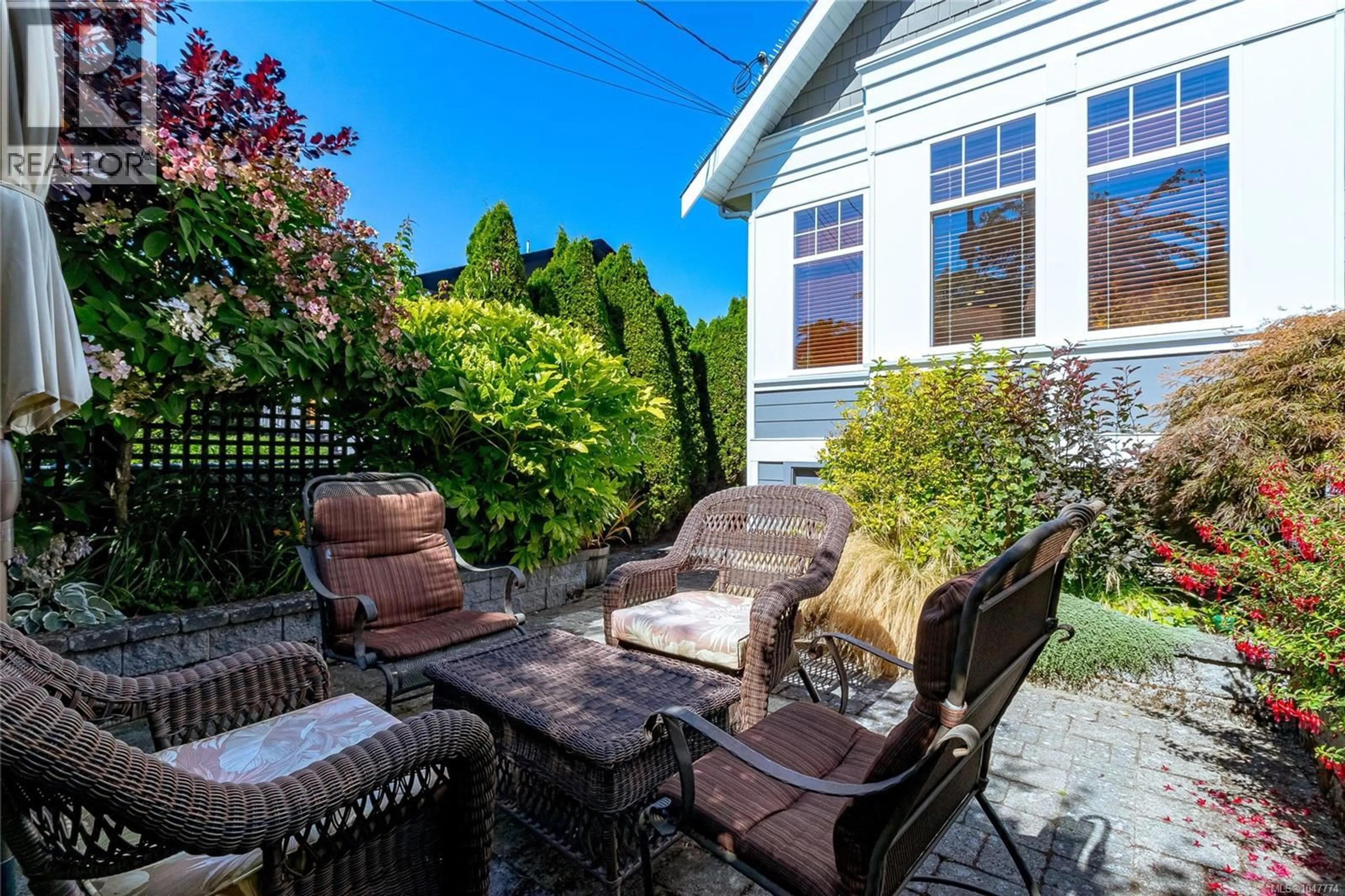 Patio, street for 376 SYLVIA STREET, Victoria British Columbia V8V1C6