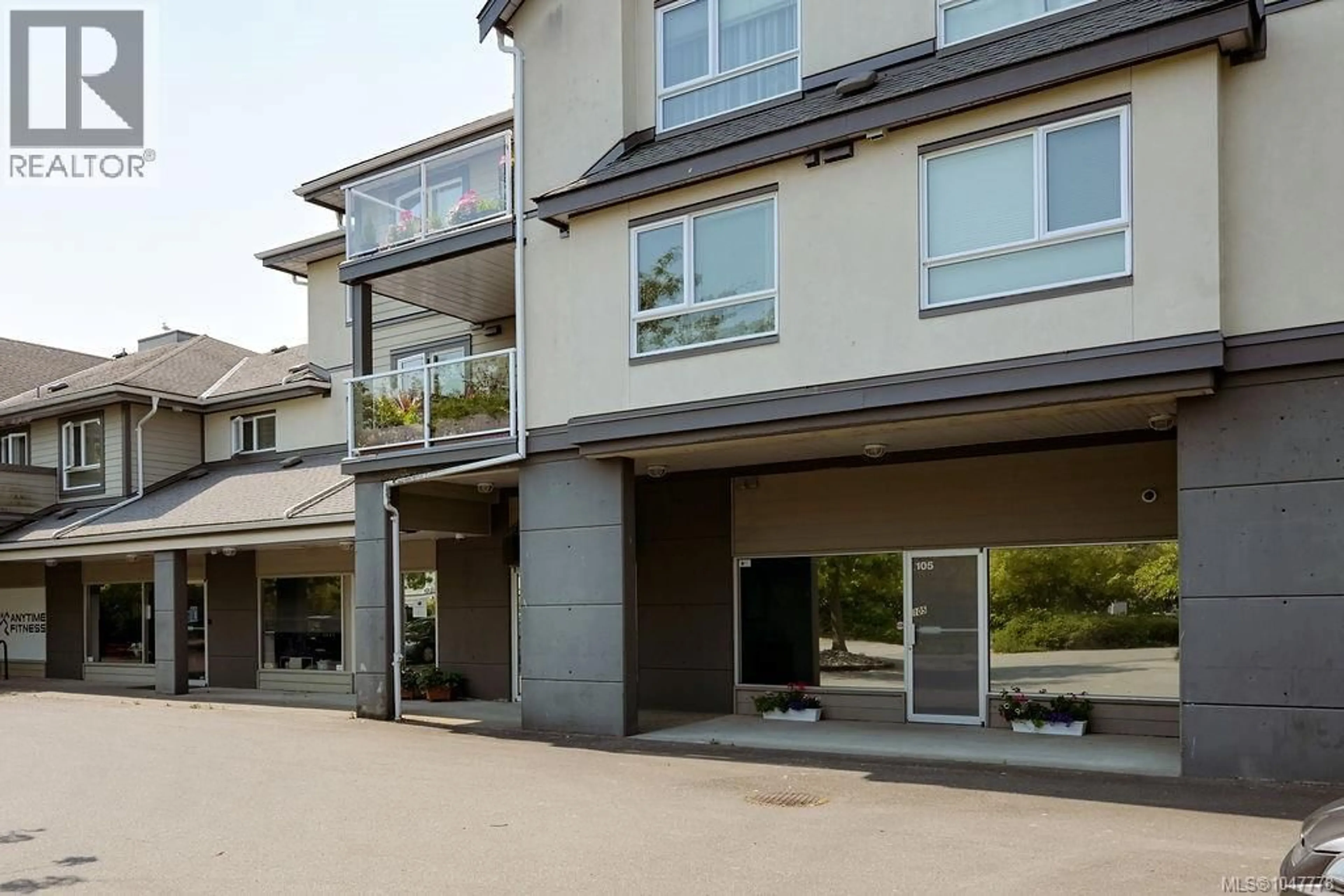 Patio, building for 105 - 2245 JAMES WHITE BOULEVARD, Sidney British Columbia V8L1Z5