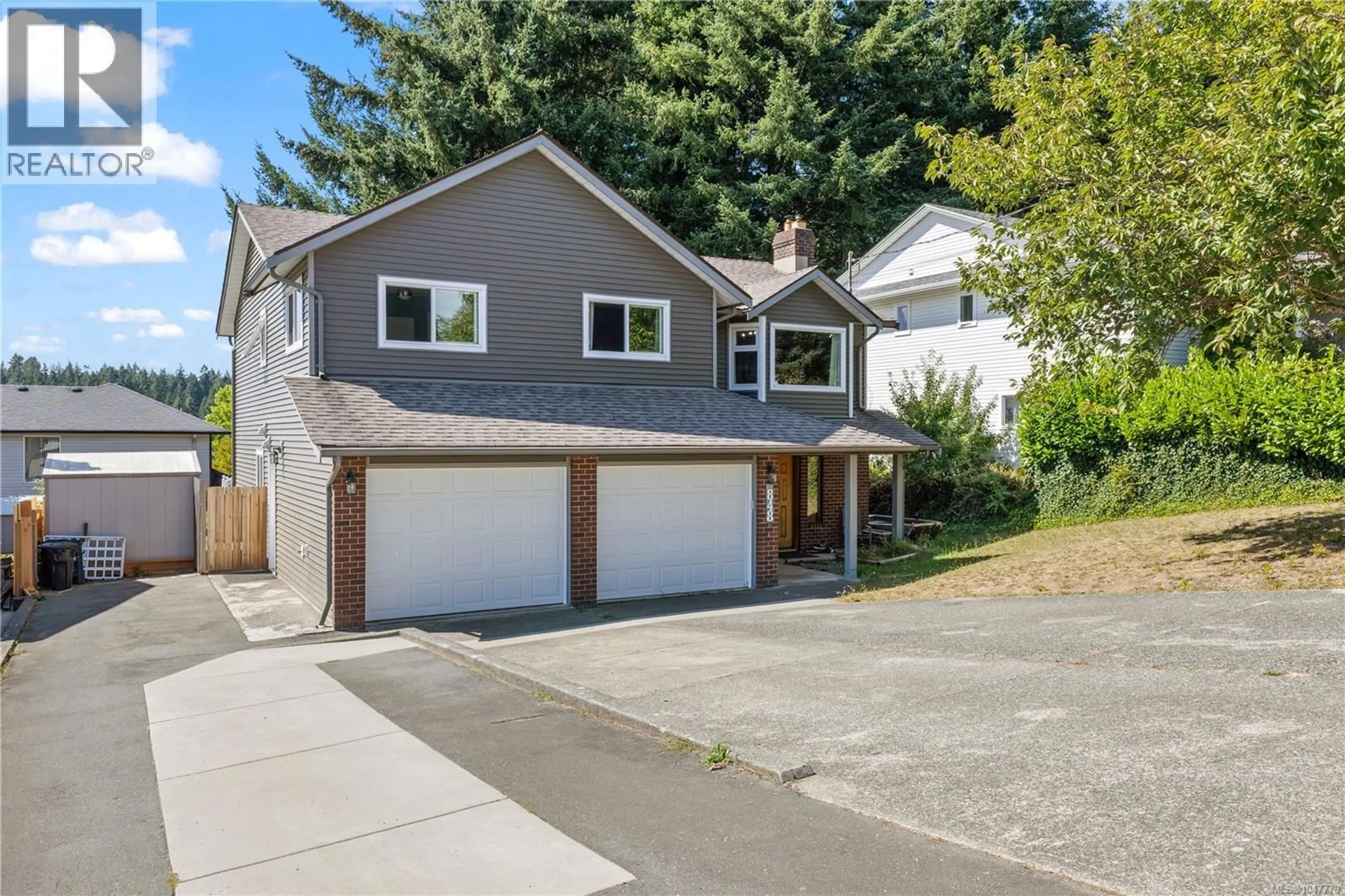 Home with vinyl exterior material, street for 848 SUPERIOR DRIVE, Campbell River British Columbia V9W7H3