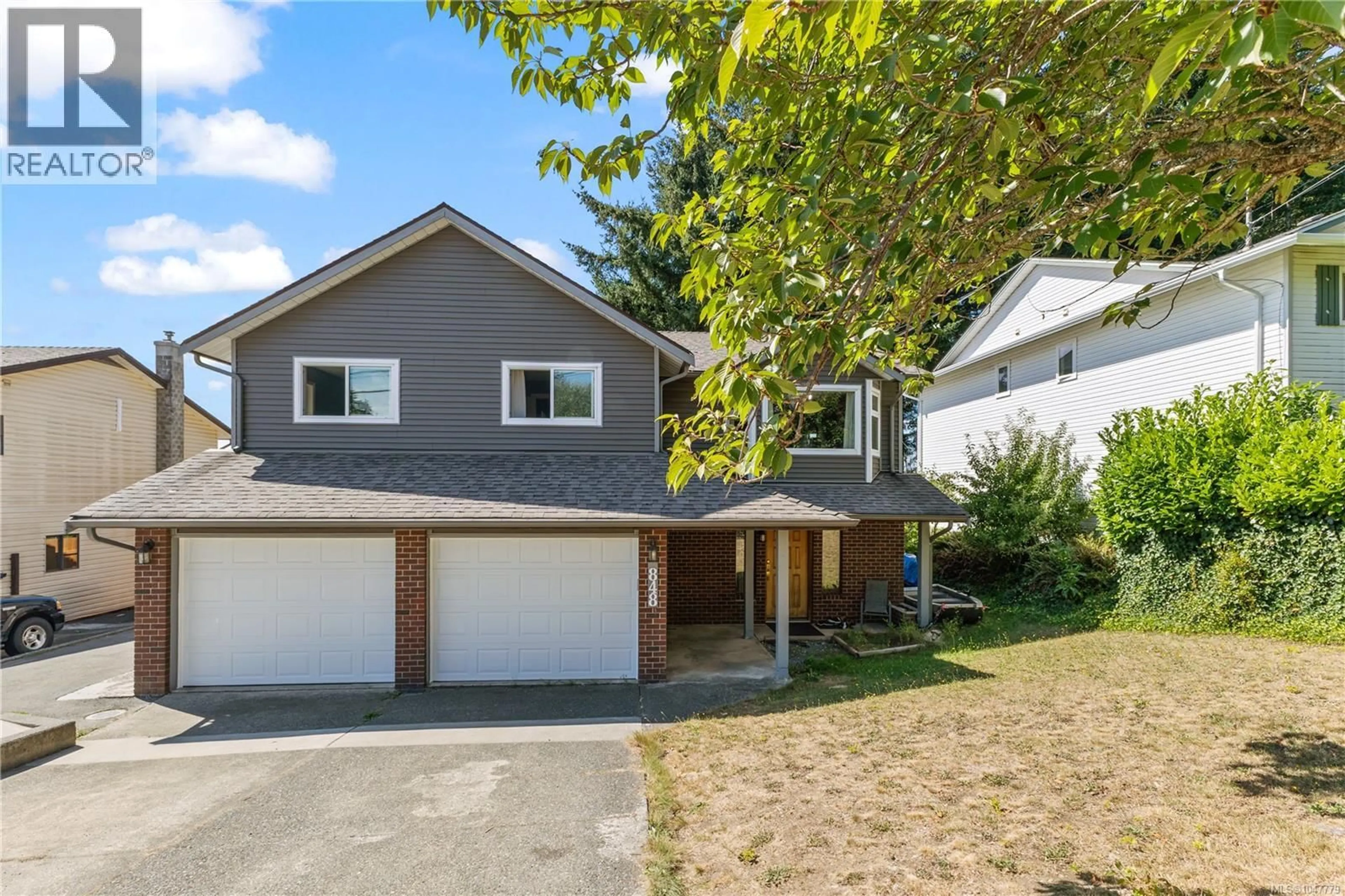 Home with vinyl exterior material, street for 848 SUPERIOR DRIVE, Campbell River British Columbia V9W7H3